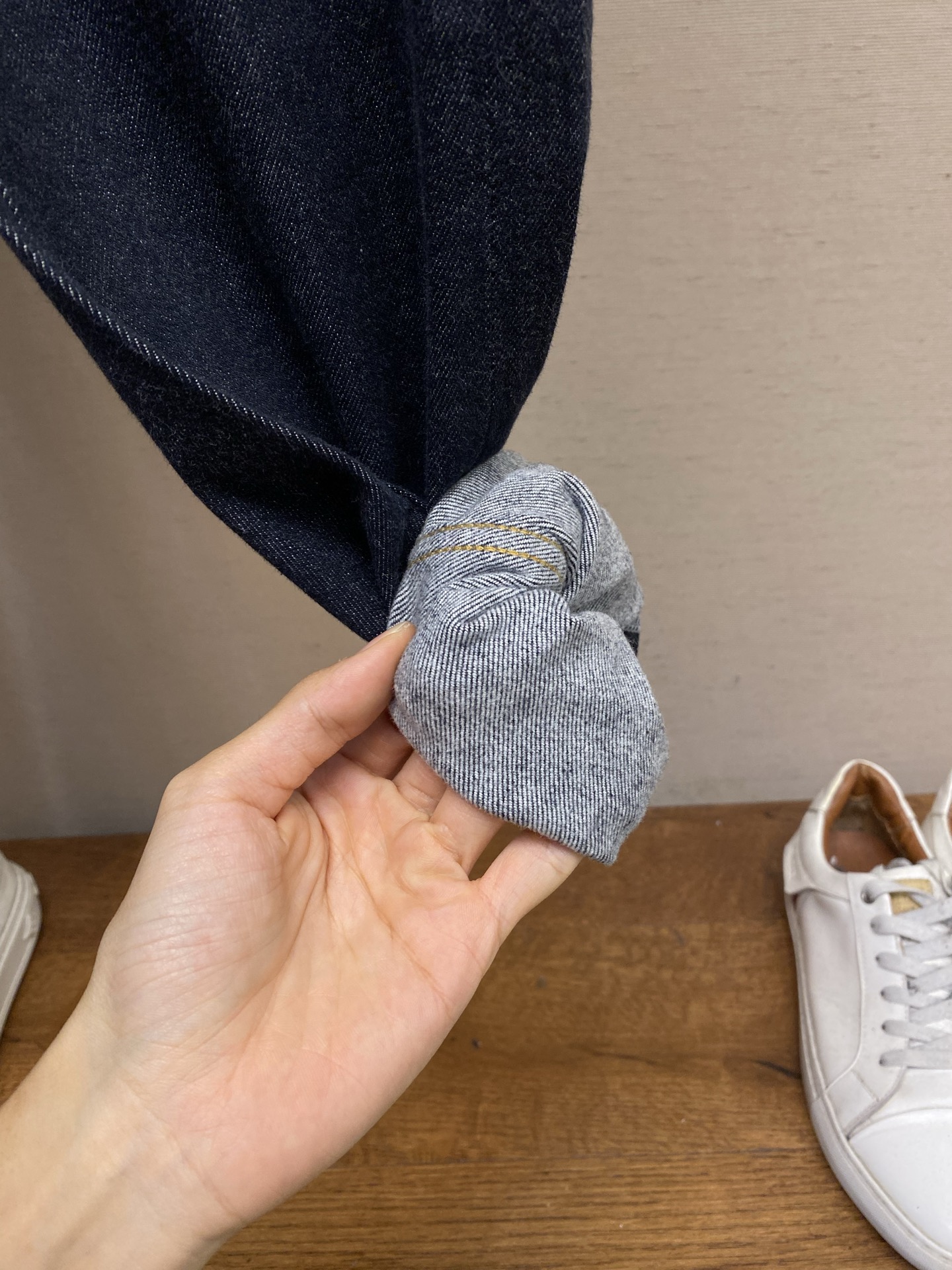 🌟🌟DG 2025ss好穿不挑身材在搭配上没有太多的限制 随意简洁的衬托其他单品，来展现自己的风格姿态～