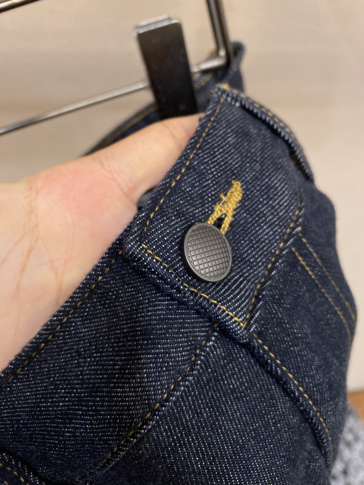 🌟🌟DG 2025ss好穿不挑身材在搭配上没有太多的限制 随意简洁的衬托其他单品，来展现自己的风格姿态～