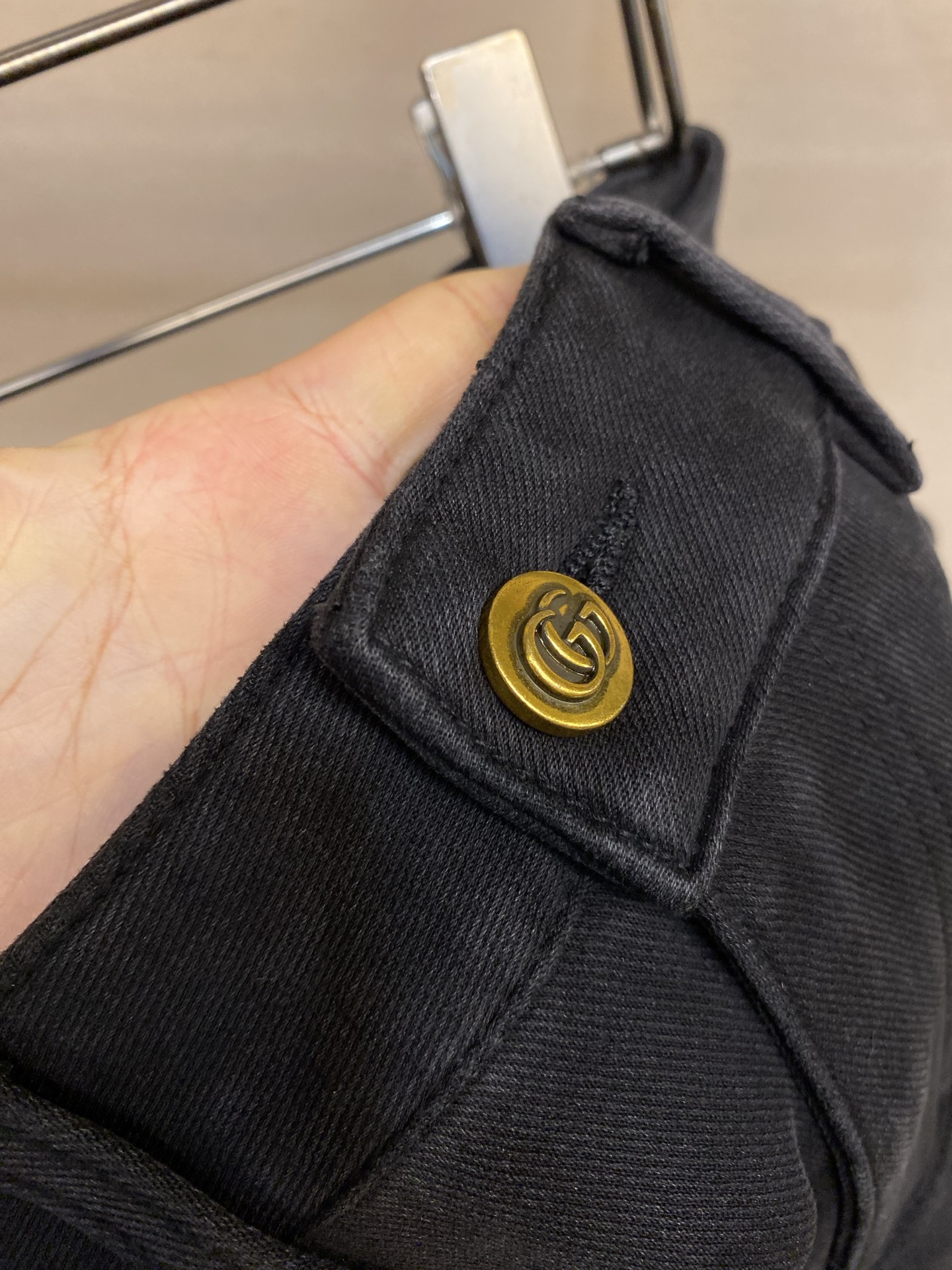 🌟🌟Gucci 2025ss好穿不挑身材在搭配上没有太多的限制 随意简洁的衬托其他单品，来展现自己的风格