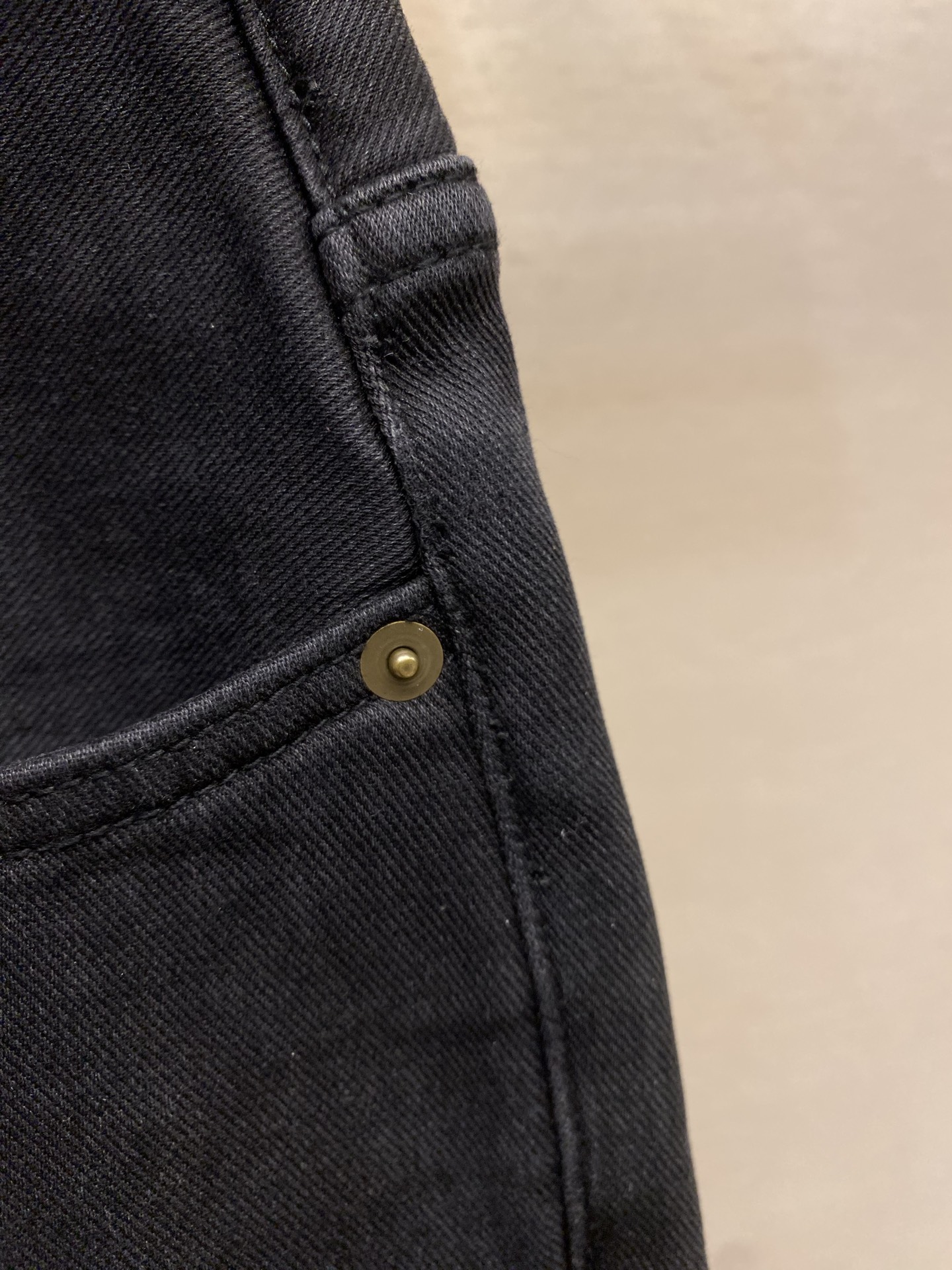 🌟🌟Gucci 2025ss好穿不挑身材在搭配上没有太多的限制 随意简洁的衬托其他单品，来展现自己的风格