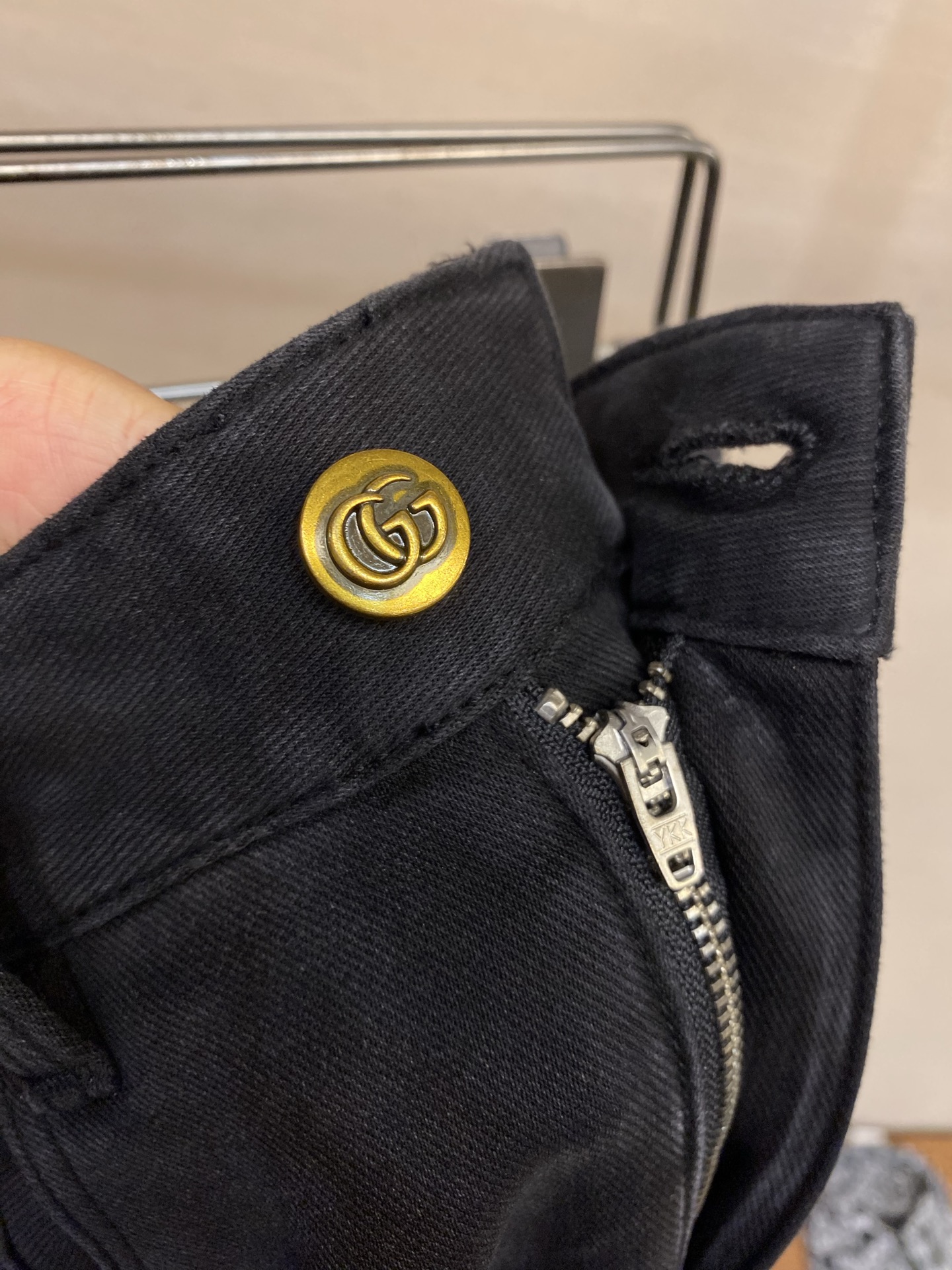 🌟🌟Gucci 2025ss好穿不挑身材在搭配上没有太多的限制 随意简洁的衬托其他单品，来展现自己的风格