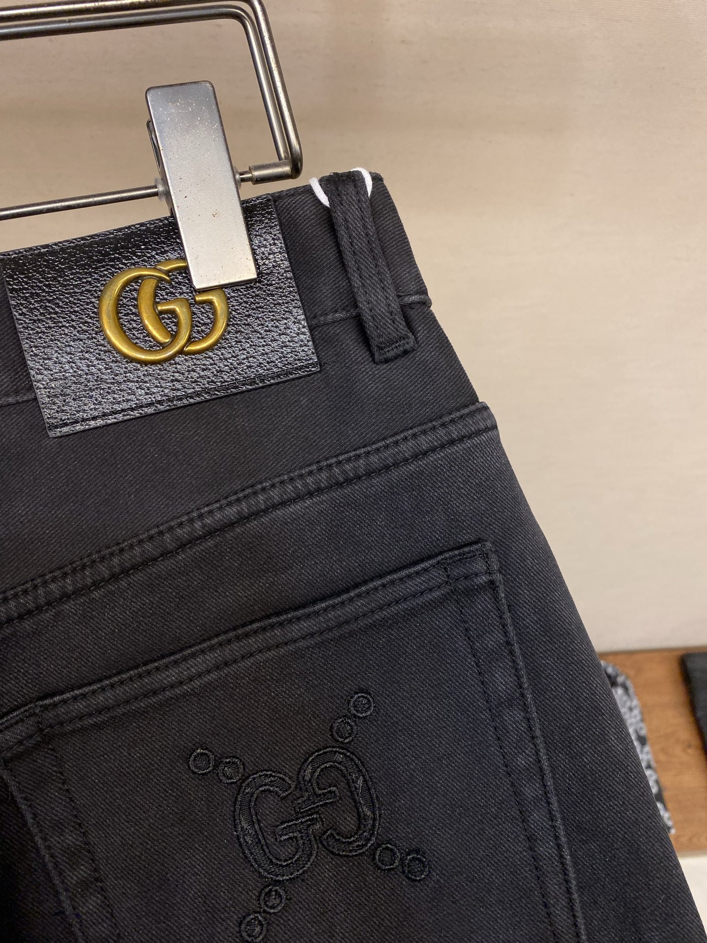 🌟🌟Gucci 2025ss好穿不挑身材在搭配上没有太多的限制 随意简洁的衬托其他单品，来展现自己的风格