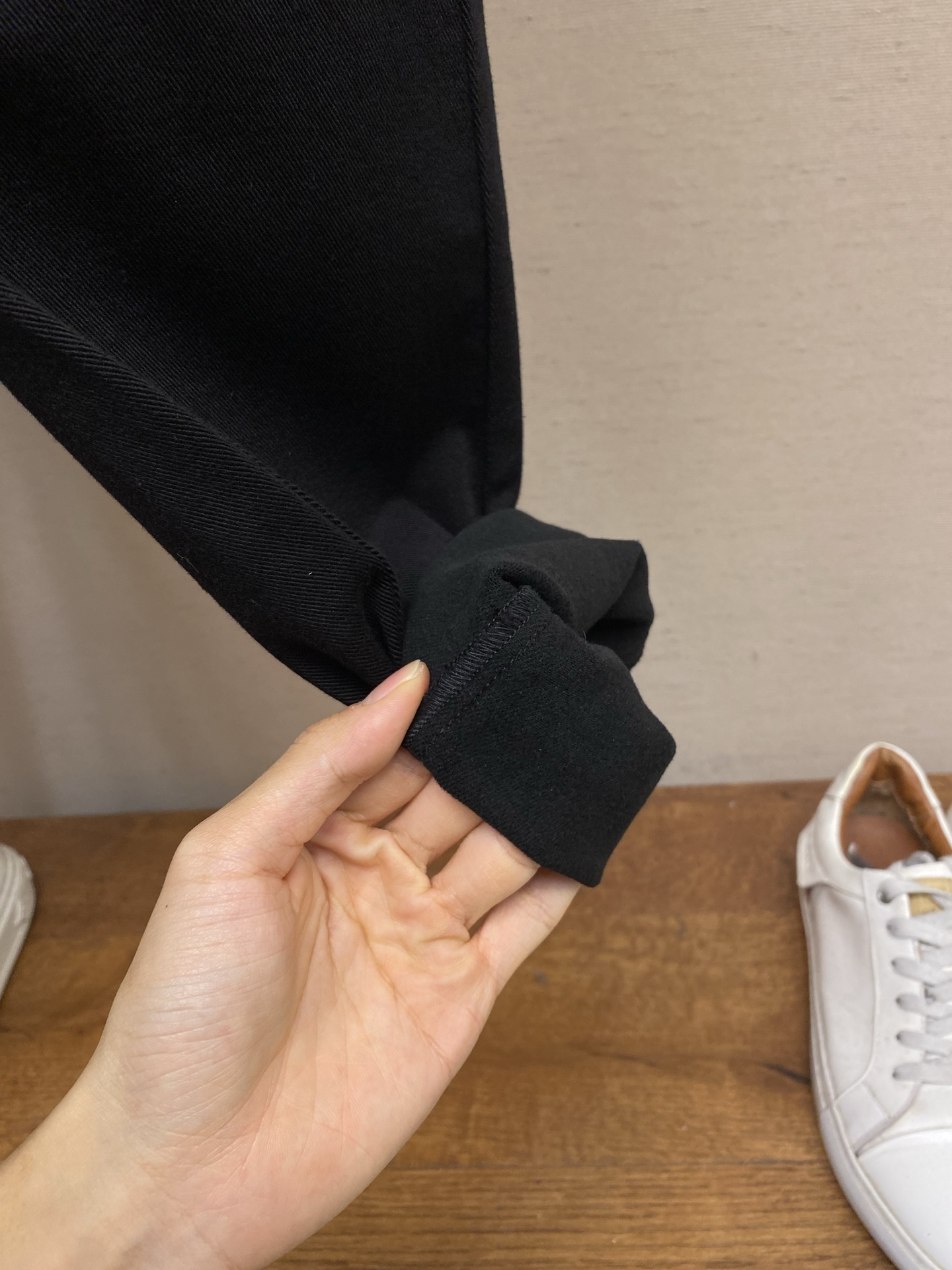 🌟🌟BV 2025ss好穿不挑身材在搭配上没有太多的限制 随意简洁的衬托其他单品，来展现自己的风格姿态～