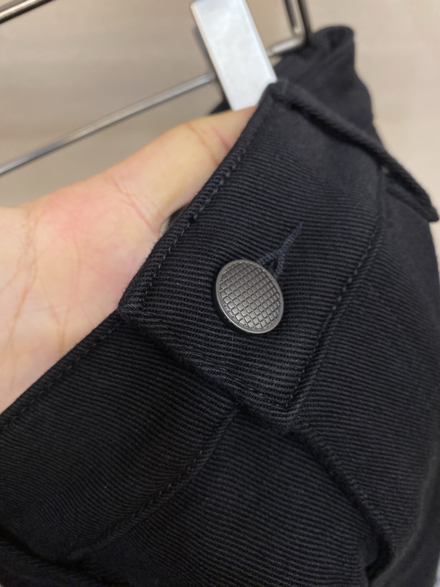 🌟🌟BV 2025ss好穿不挑身材在搭配上没有太多的限制 随意简洁的衬托其他单品，来展现自己的风格姿态～