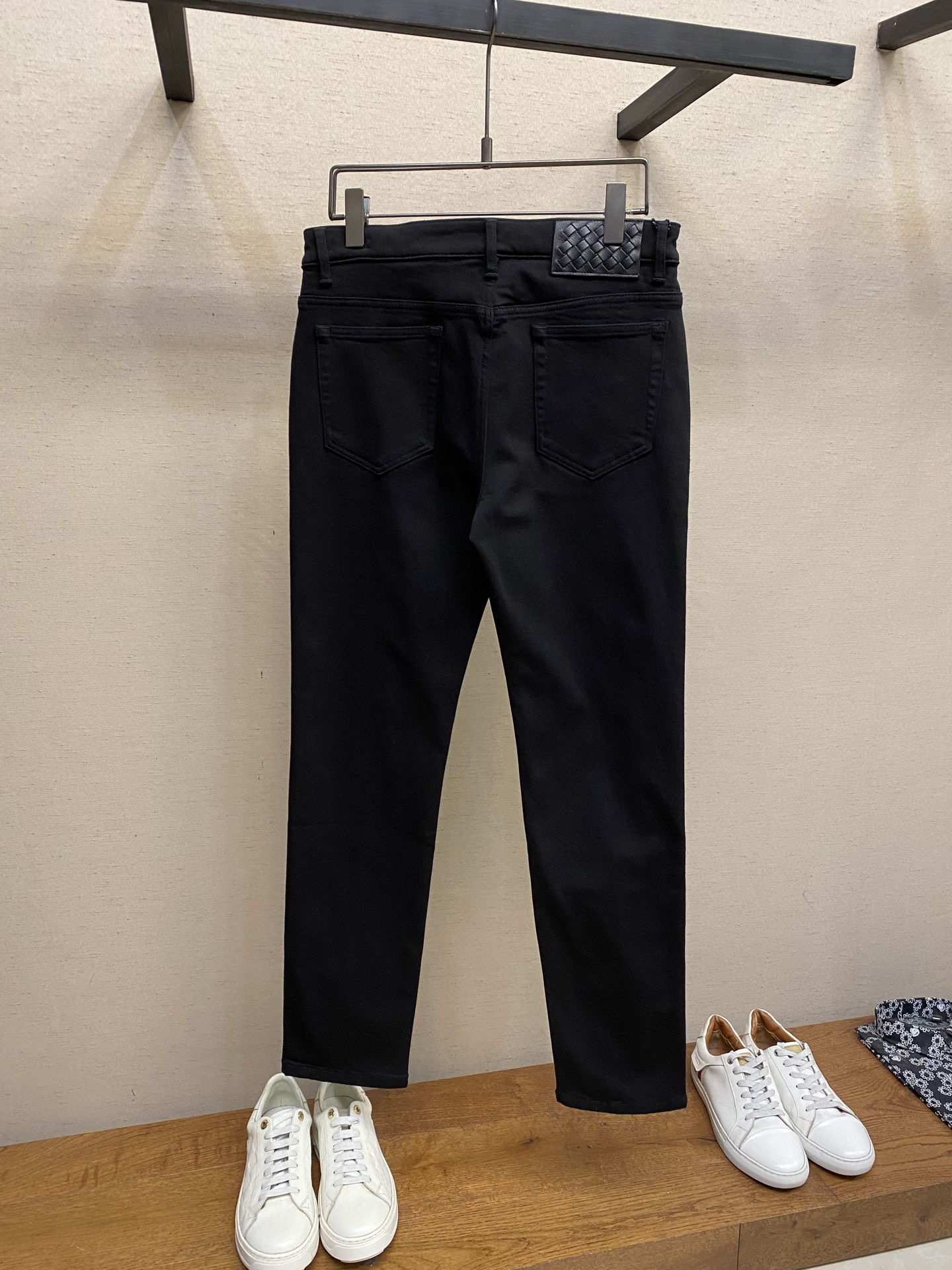 🌟🌟BV 2025ss好穿不挑身材在搭配上没有太多的限制 随意简洁的衬托其他单品，来展现自己的风格姿态～