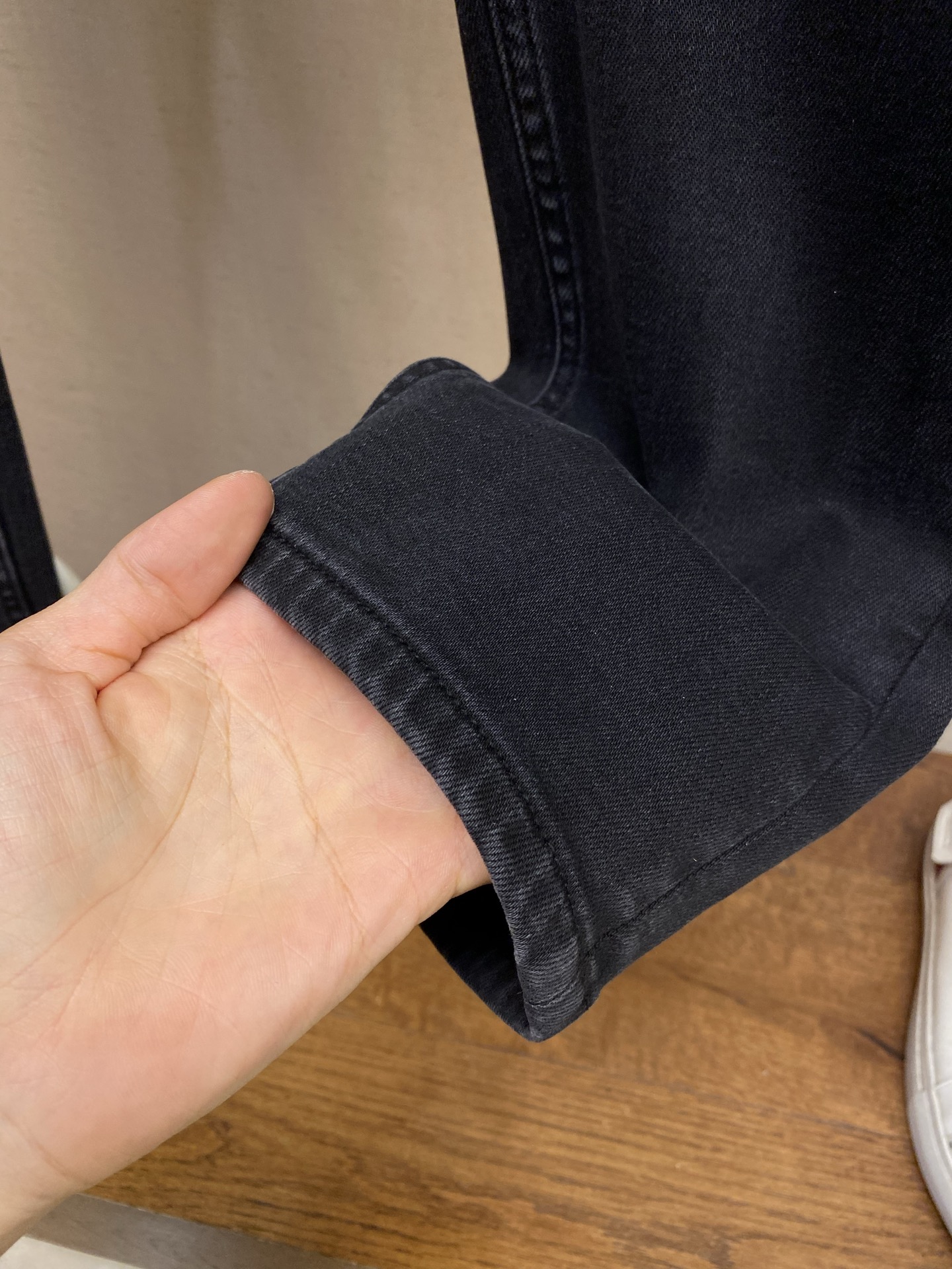 🌟🌟 Ferragam 2025ss好穿不挑身材在搭配上没有太多的限制 随意简洁的衬托其他单品，来展现自