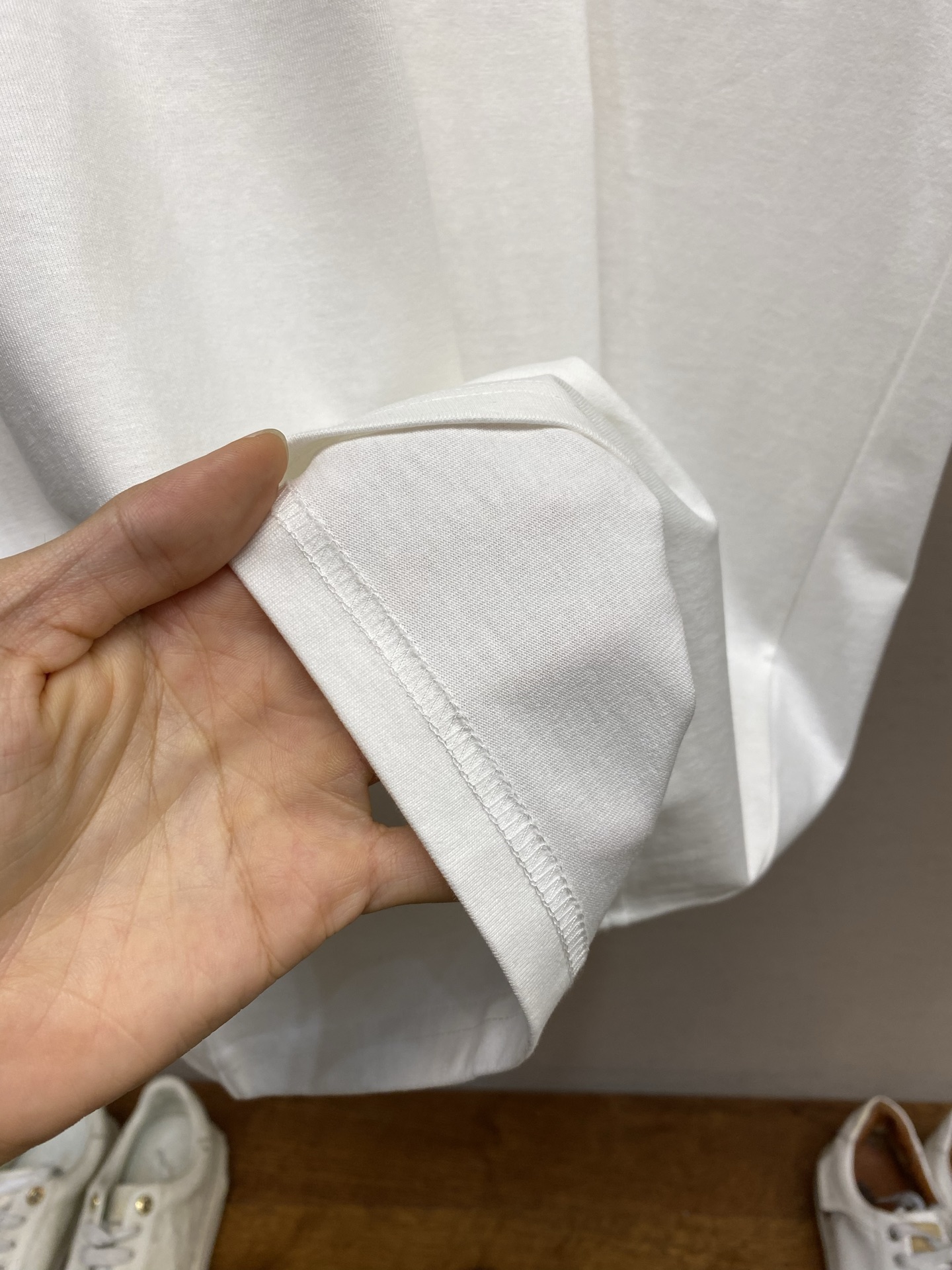 🌟🌟Dior 2026新品短袖T恤 100％全棉300g面料，柔软亲肤，挺阔有垂坠感。四线密边做工精细，