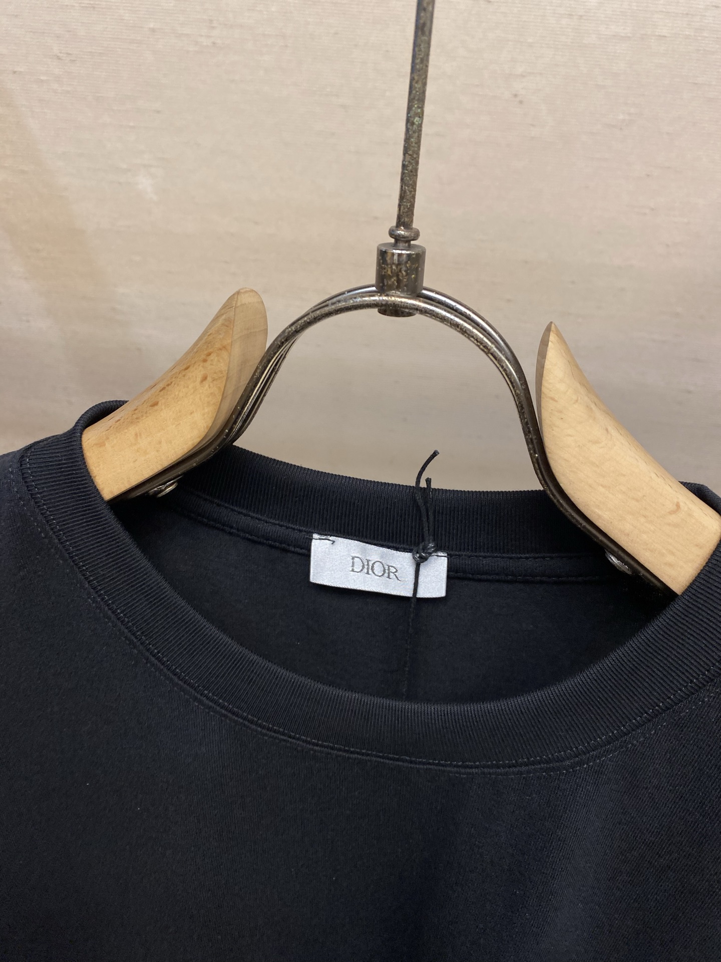 🌟🌟Dior 2026新品短袖T恤 100％全棉300g面料，柔软亲肤，挺阔有垂坠感。四线密边做工精细，