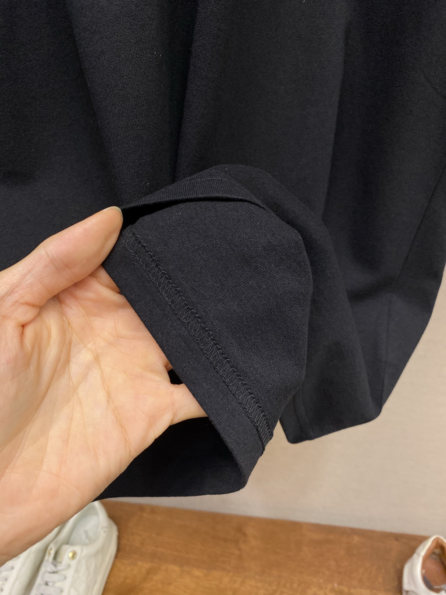 🌟🌟Dior 2026新品短袖T恤 100％全棉300g面料，柔软亲肤，挺阔有垂坠感。四线密边做工精细，