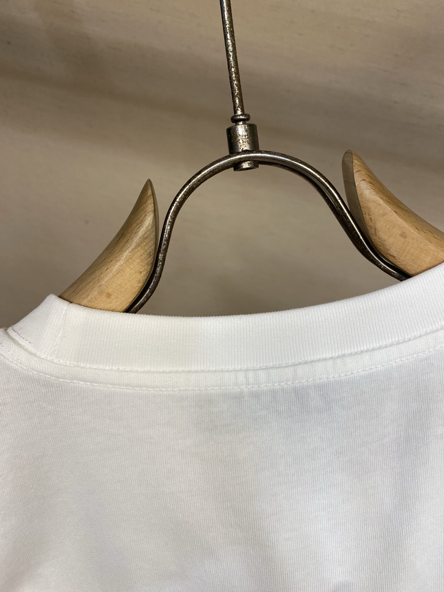 🌟🌟Gucci 2026新品短袖T恤 100％全棉300g面料，柔软亲肤，挺阔有垂坠感。四线密边做工精细