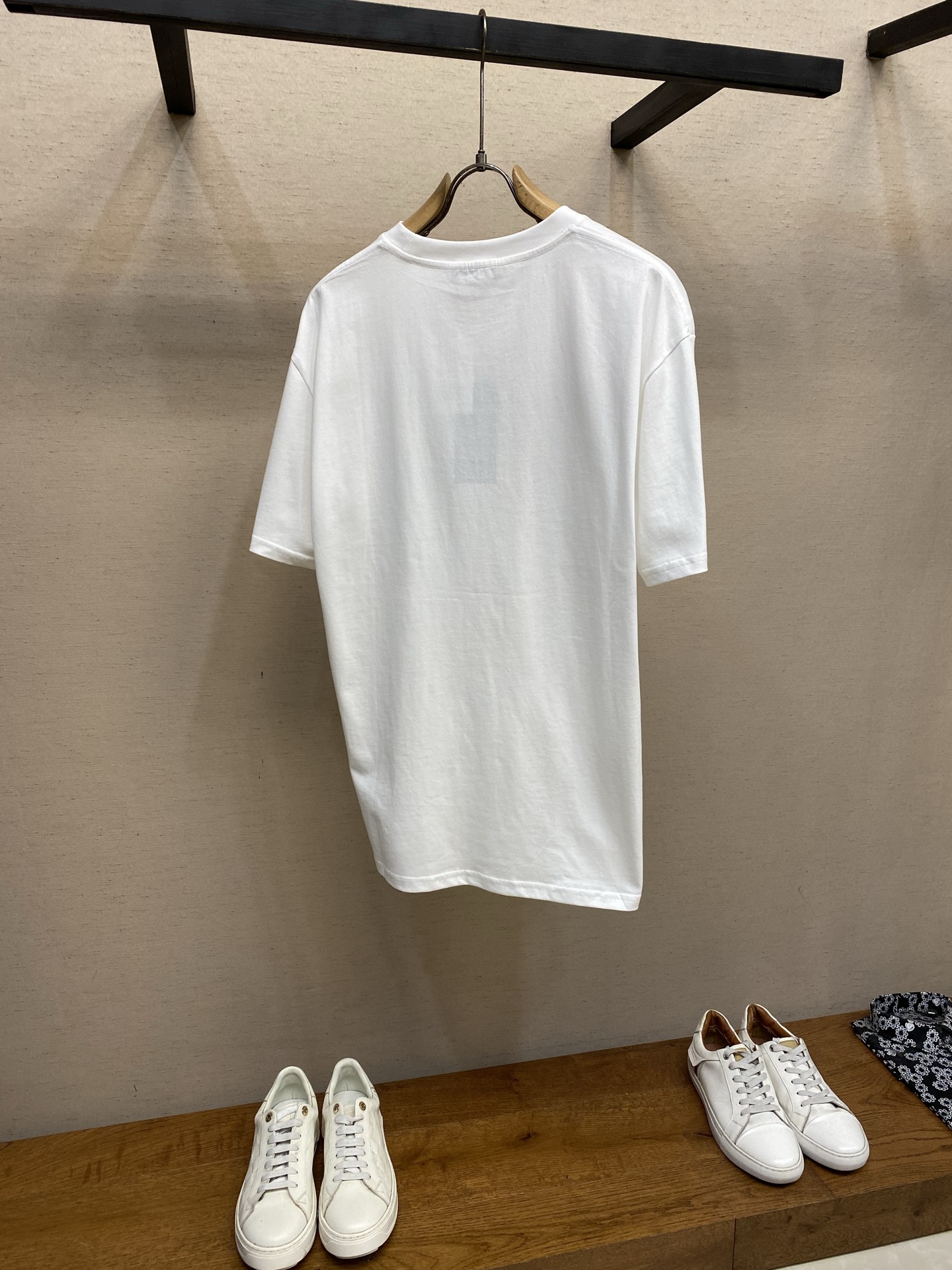 🌟🌟Gucci 2026新品短袖T恤 100％全棉300g面料，柔软亲肤，挺阔有垂坠感。四线密边做工精细