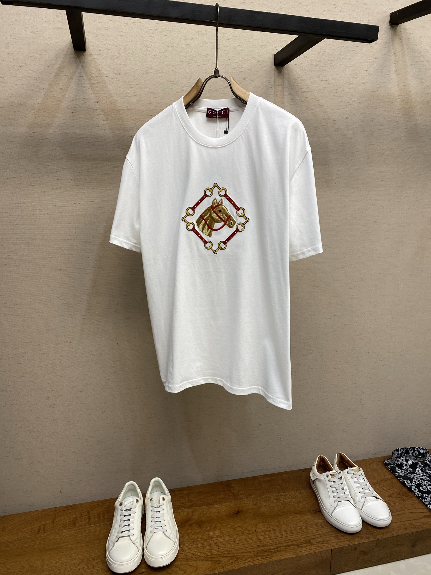 🌟🌟Gucci 2026新品短袖T恤 100％全棉300g面料，柔软亲肤，挺阔有垂坠感。四线密边做工精细