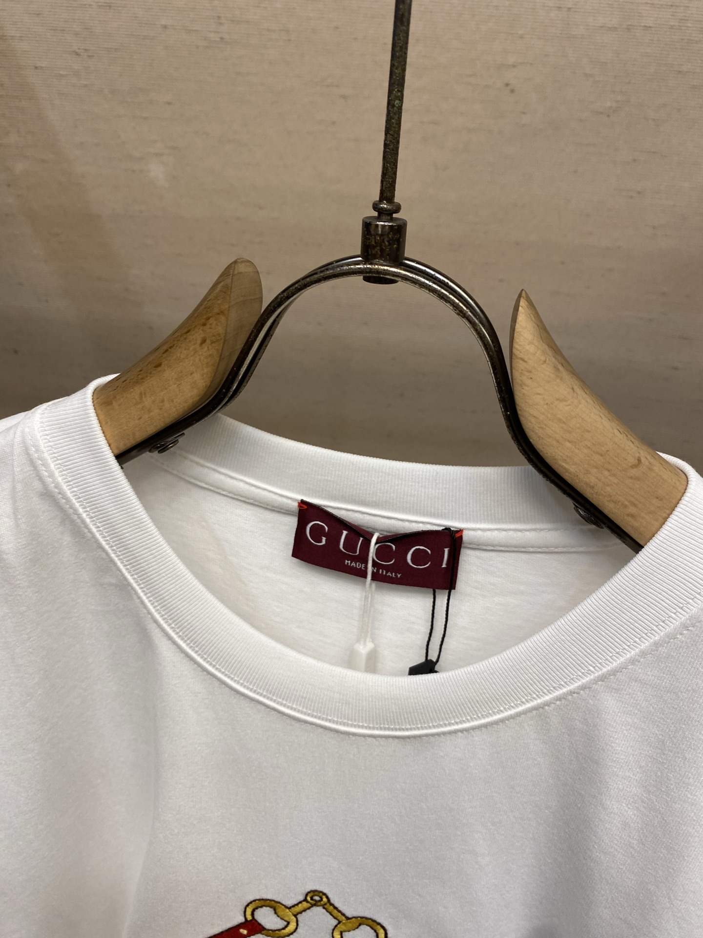 🌟🌟Gucci 2026新品短袖T恤 100％全棉300g面料，柔软亲肤，挺阔有垂坠感。四线密边做工精细