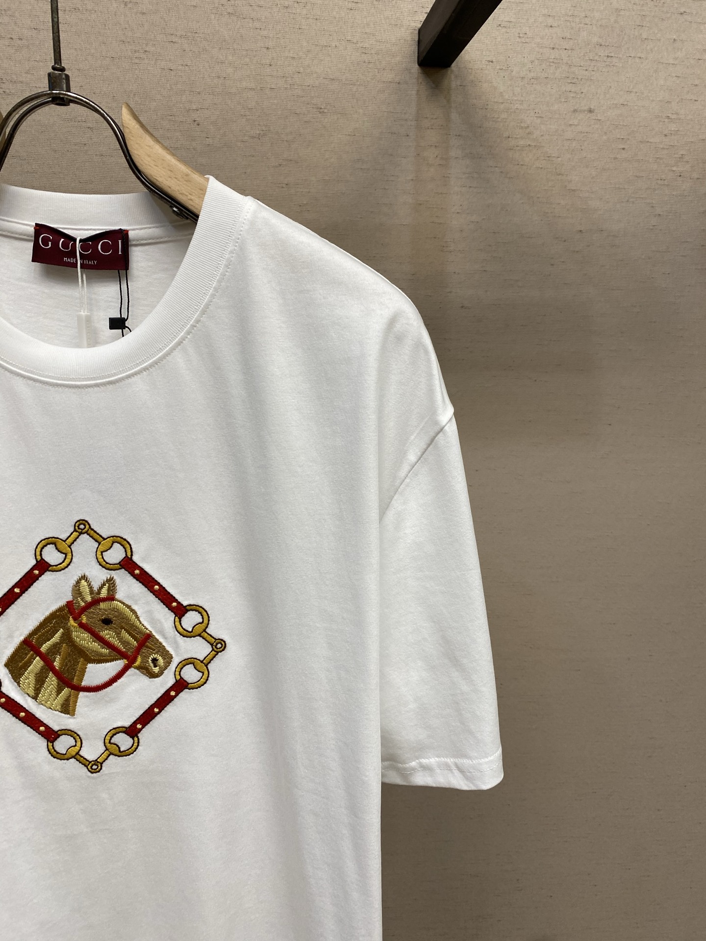 🌟🌟Gucci 2026新品短袖T恤 100％全棉300g面料，柔软亲肤，挺阔有垂坠感。四线密边做工精细