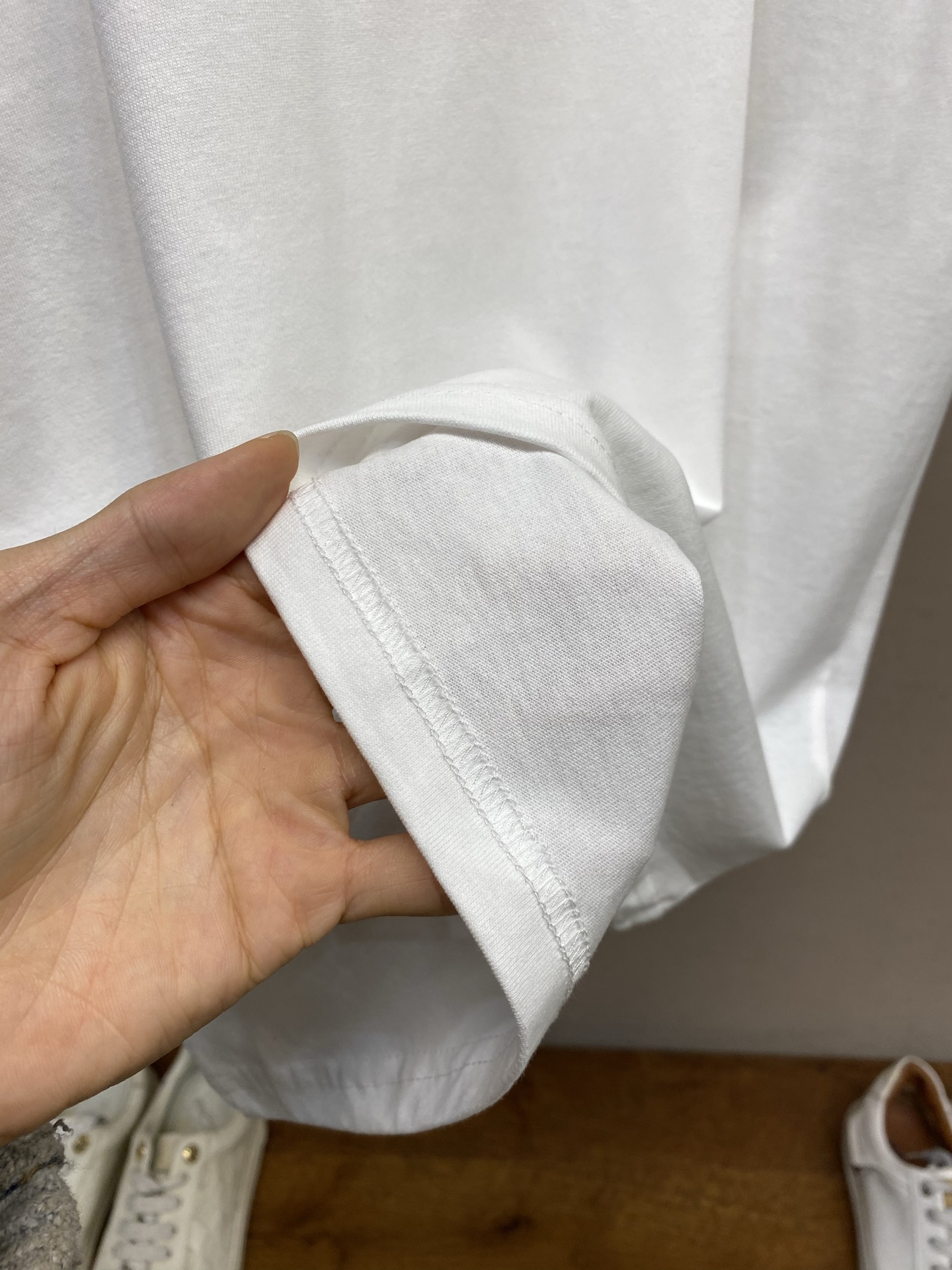 🌟🌟Gucci 2026新品短袖T恤 100％全棉300g面料，柔软亲肤，挺阔有垂坠感。四线密边做工精细