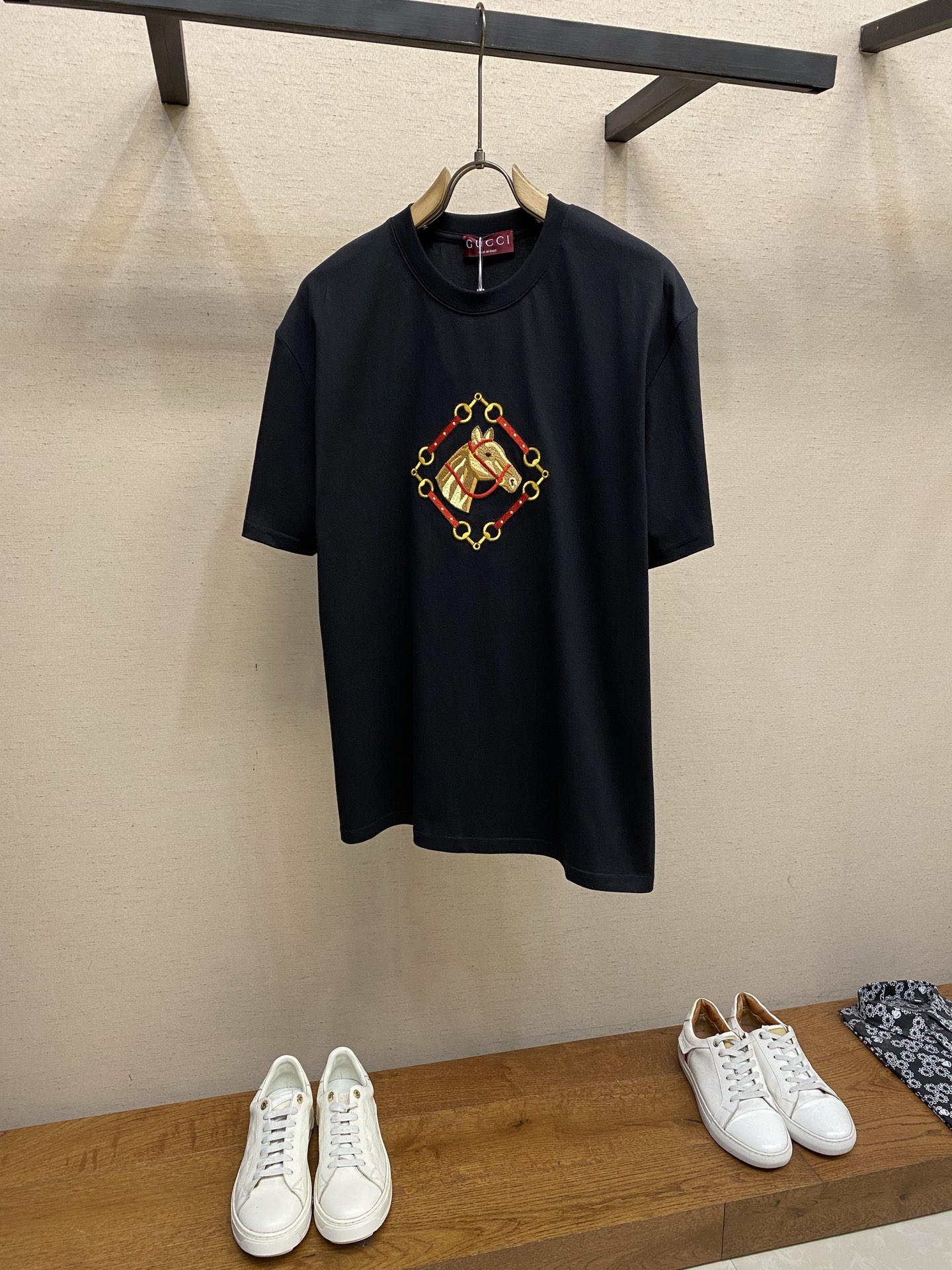 🌟🌟Gucci 2026新品短袖T恤 100％全棉300g面料，柔软亲肤，挺阔有垂坠感。四线密边做工精细