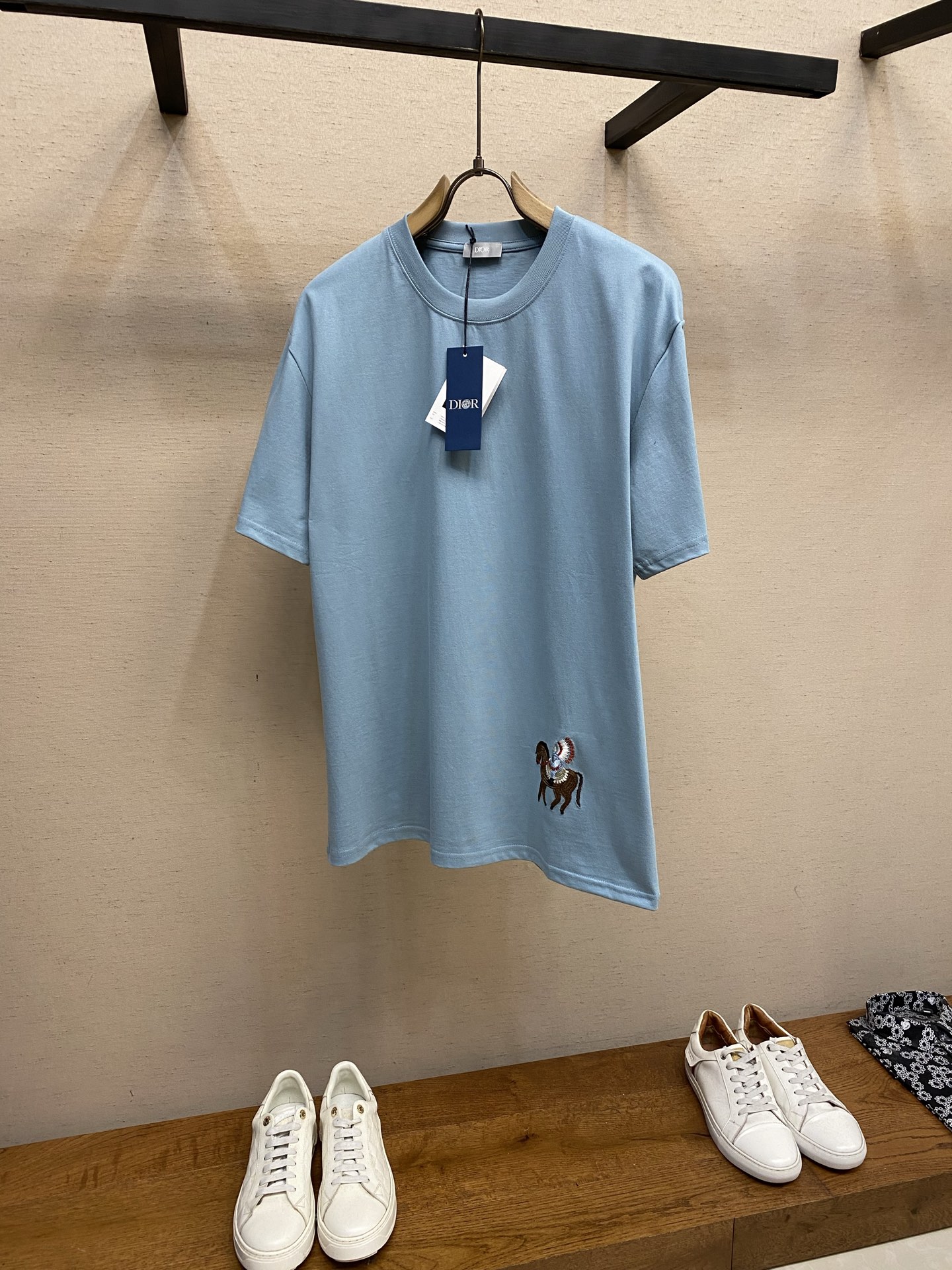 🌟🌟 2026新品短袖T恤 100％全棉300g面料，柔软亲肤，挺阔有垂坠感。四线密边做工精细，前幅案刺