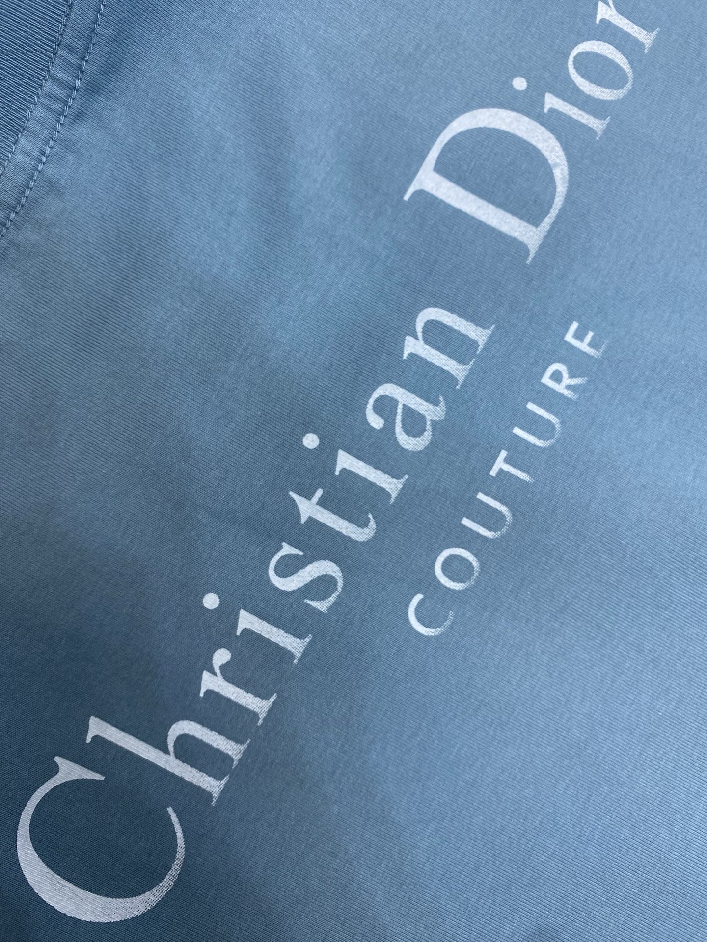 🌟🌟 2026新品短袖T恤 100％全棉300g面料，柔软亲肤，挺阔有垂坠感。四线密边做工精细，前幅案刺