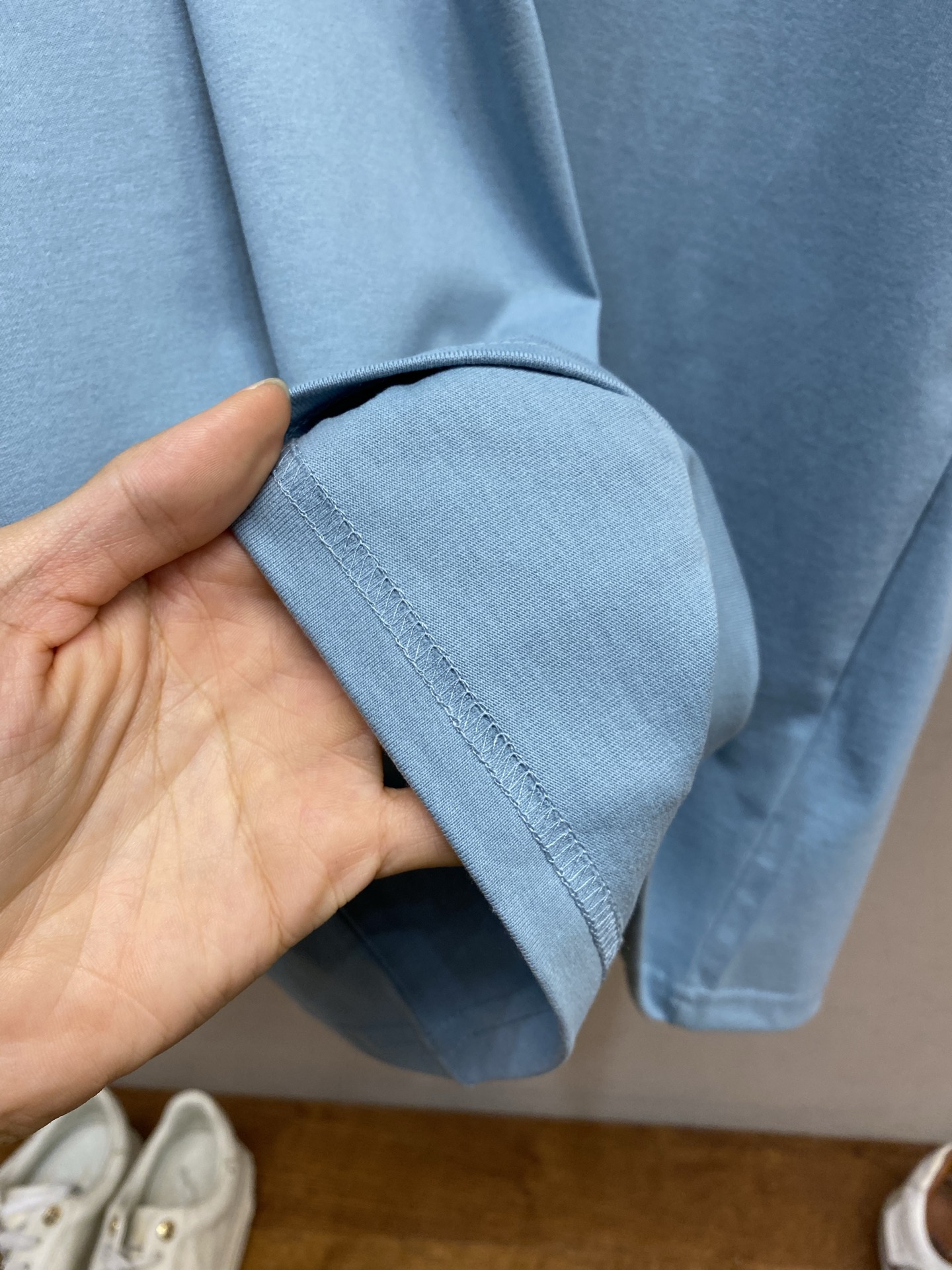 🌟🌟 2026新品短袖T恤 100％全棉300g面料，柔软亲肤，挺阔有垂坠感。四线密边做工精细，前幅案刺