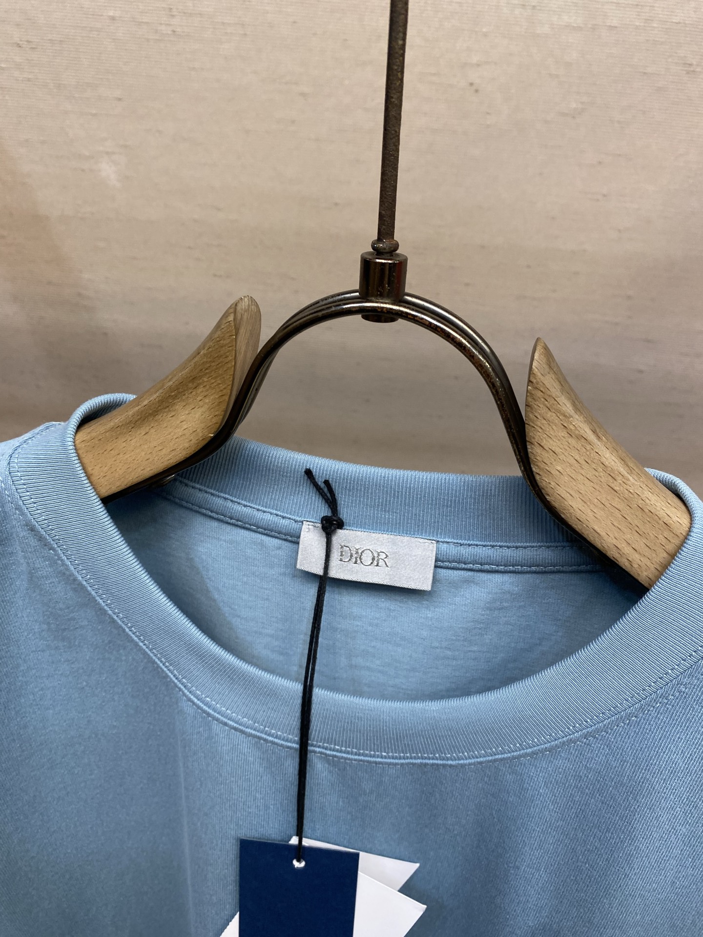 🌟🌟 2026新品短袖T恤 100％全棉300g面料，柔软亲肤，挺阔有垂坠感。四线密边做工精细，前幅案刺