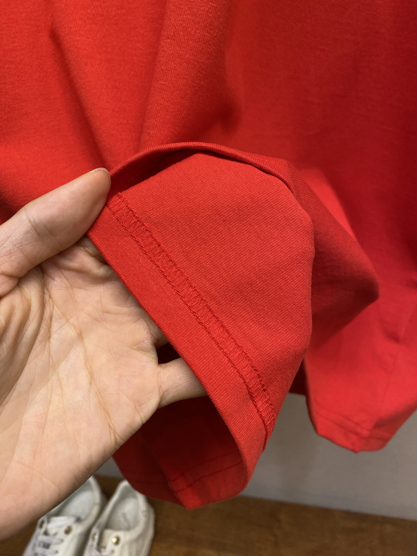 🌟🌟 2026新品短袖T恤 100％全棉300g面料，柔软亲肤，挺阔有垂坠感。四线密边做工精细，前幅案刺