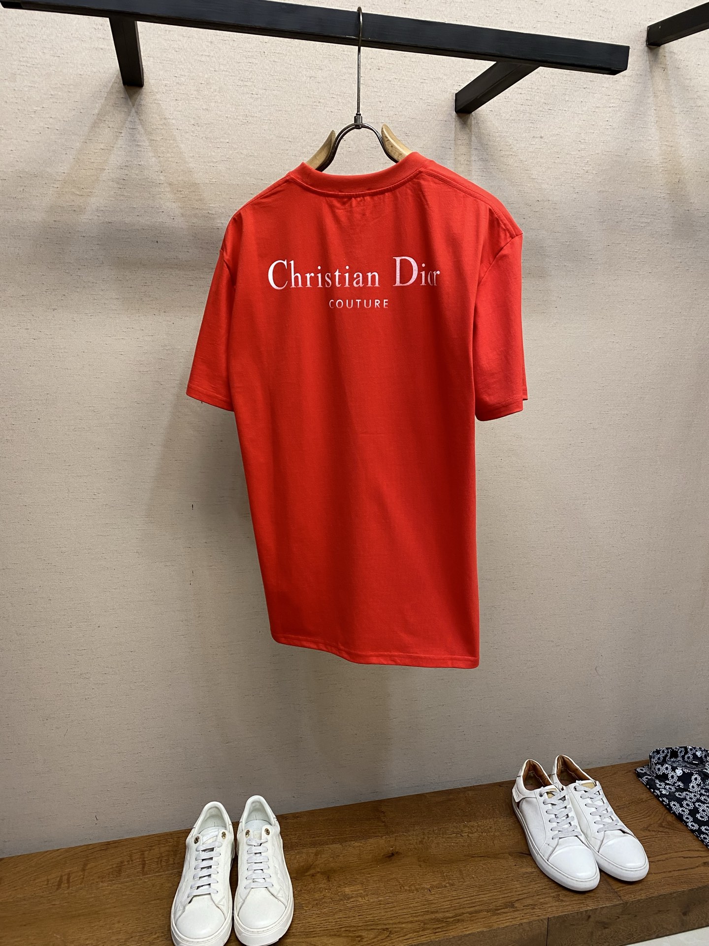 🌟🌟 2026新品短袖T恤 100％全棉300g面料，柔软亲肤，挺阔有垂坠感。四线密边做工精细，前幅案刺