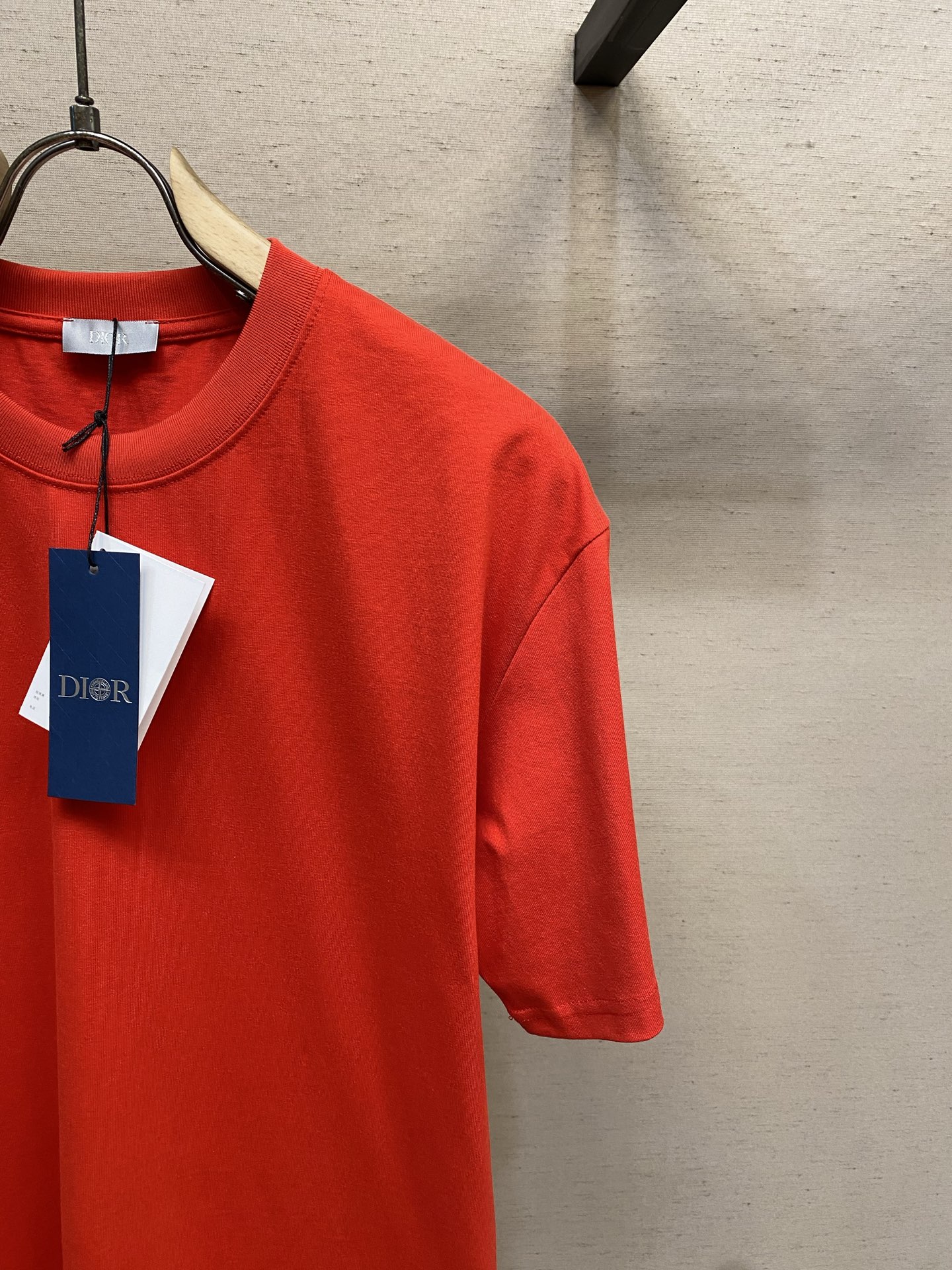 🌟🌟 2026新品短袖T恤 100％全棉300g面料，柔软亲肤，挺阔有垂坠感。四线密边做工精细，前幅案刺