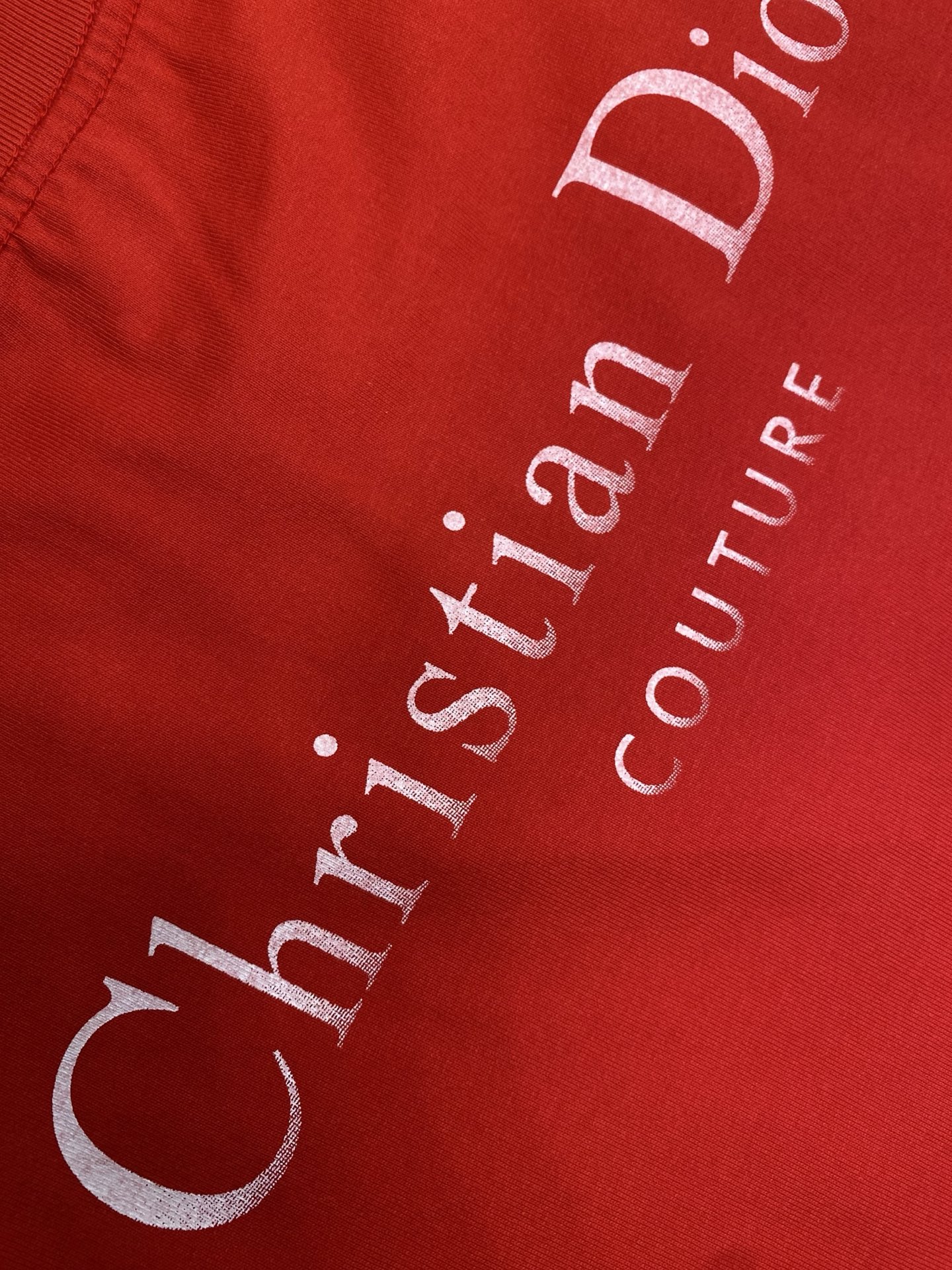 🌟🌟 2026新品短袖T恤 100％全棉300g面料，柔软亲肤，挺阔有垂坠感。四线密边做工精细，前幅案刺