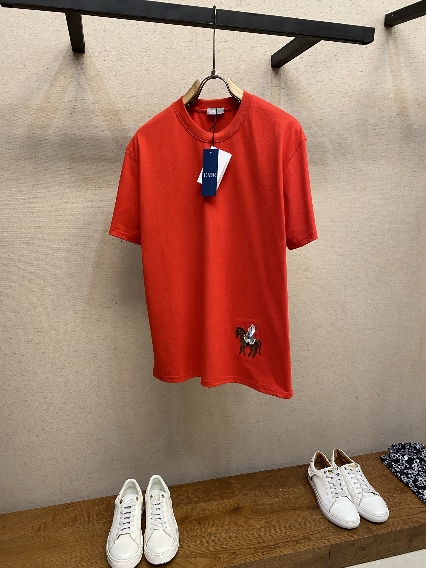 🌟🌟 2026新品短袖T恤 100％全棉300g面料，柔软亲肤，挺阔有垂坠感。四线密边做工精细，前幅案刺