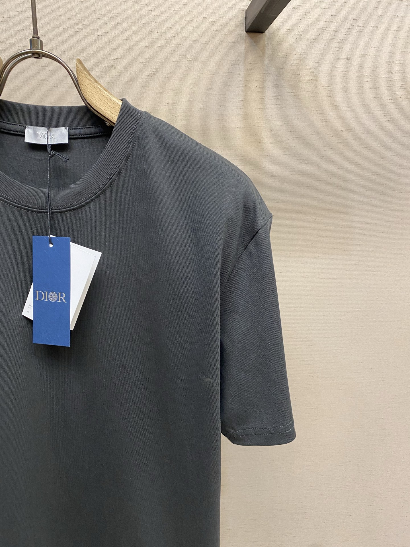 🌟🌟 2026新品短袖T恤 100％全棉300g面料，柔软亲肤，挺阔有垂坠感。四线密边做工精细，前幅案刺