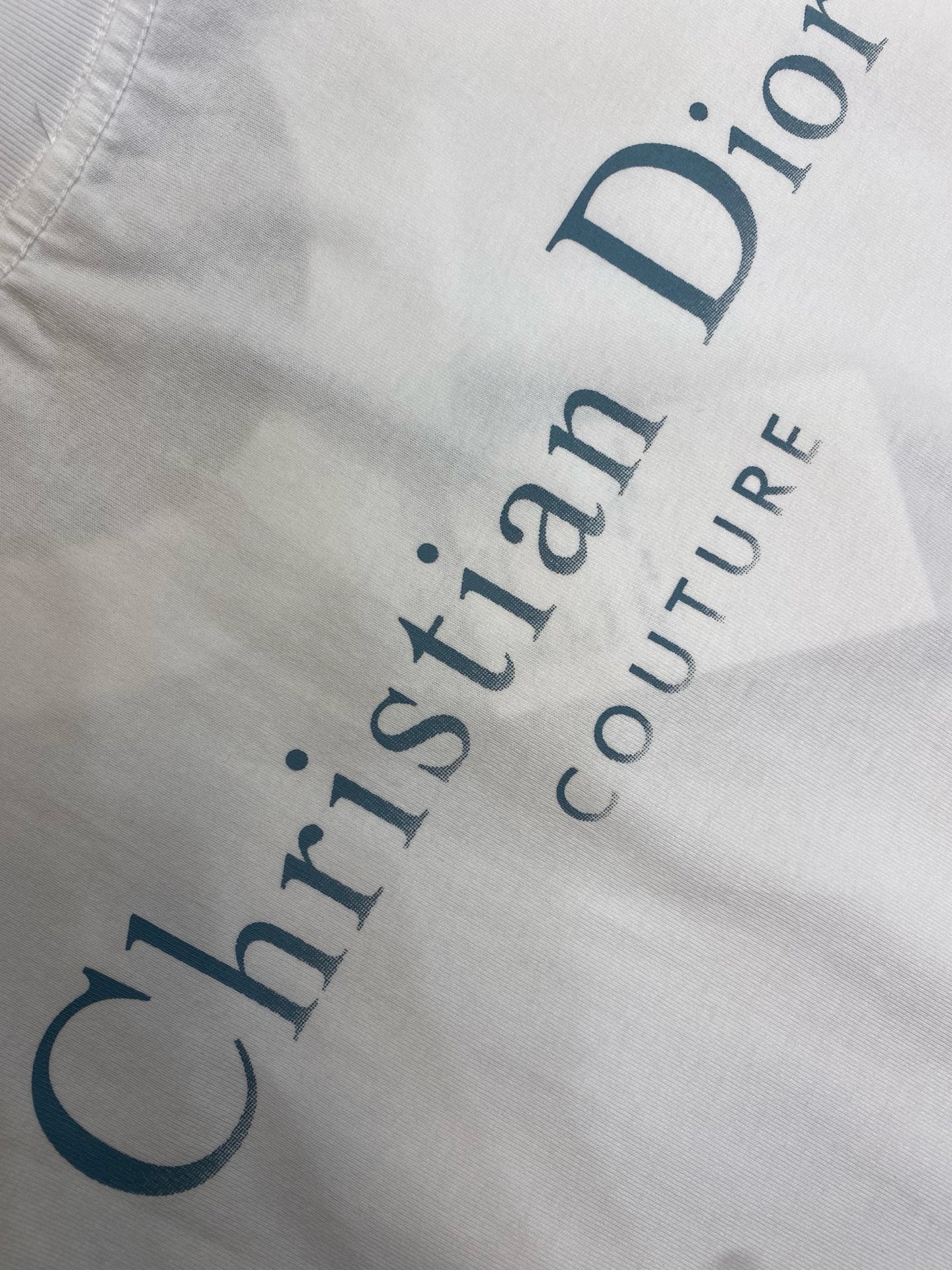 🌟🌟 2026新品短袖T恤 100％全棉300g面料，柔软亲肤，挺阔有垂坠感。四线密边做工精细，前幅案刺