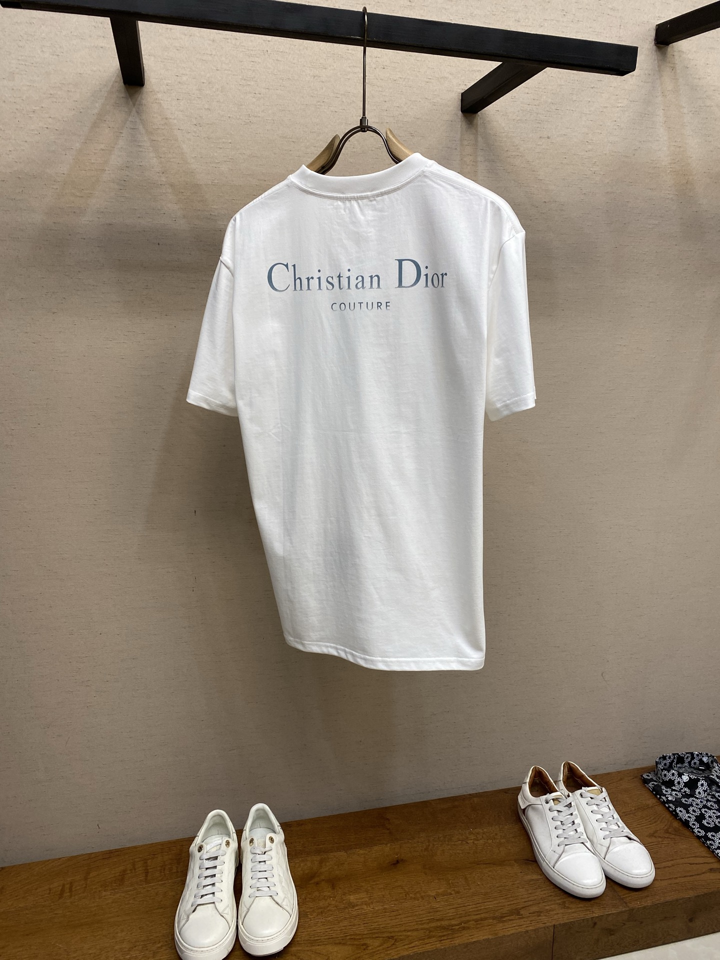 🌟🌟 2026新品短袖T恤 100％全棉300g面料，柔软亲肤，挺阔有垂坠感。四线密边做工精细，前幅案刺