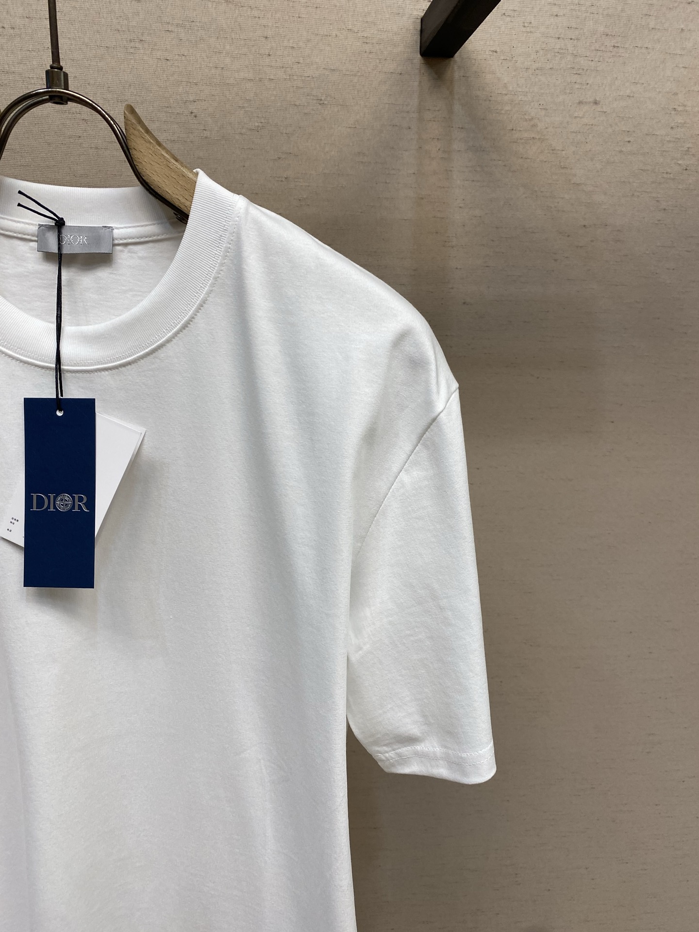 🌟🌟 2026新品短袖T恤 100％全棉300g面料，柔软亲肤，挺阔有垂坠感。四线密边做工精细，前幅案刺