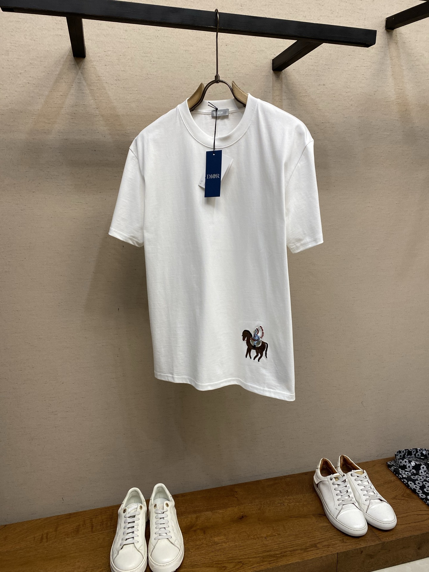 🌟🌟 2026新品短袖T恤 100％全棉300g面料，柔软亲肤，挺阔有垂坠感。四线密边做工精细，前幅案刺