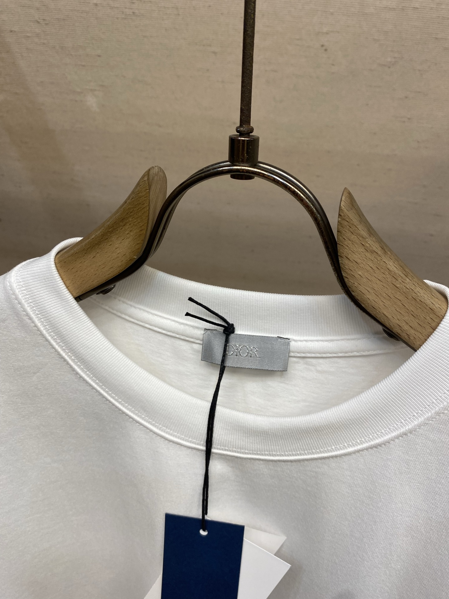 🌟🌟 2026新品短袖T恤 100％全棉300g面料，柔软亲肤，挺阔有垂坠感。四线密边做工精细，前幅案刺