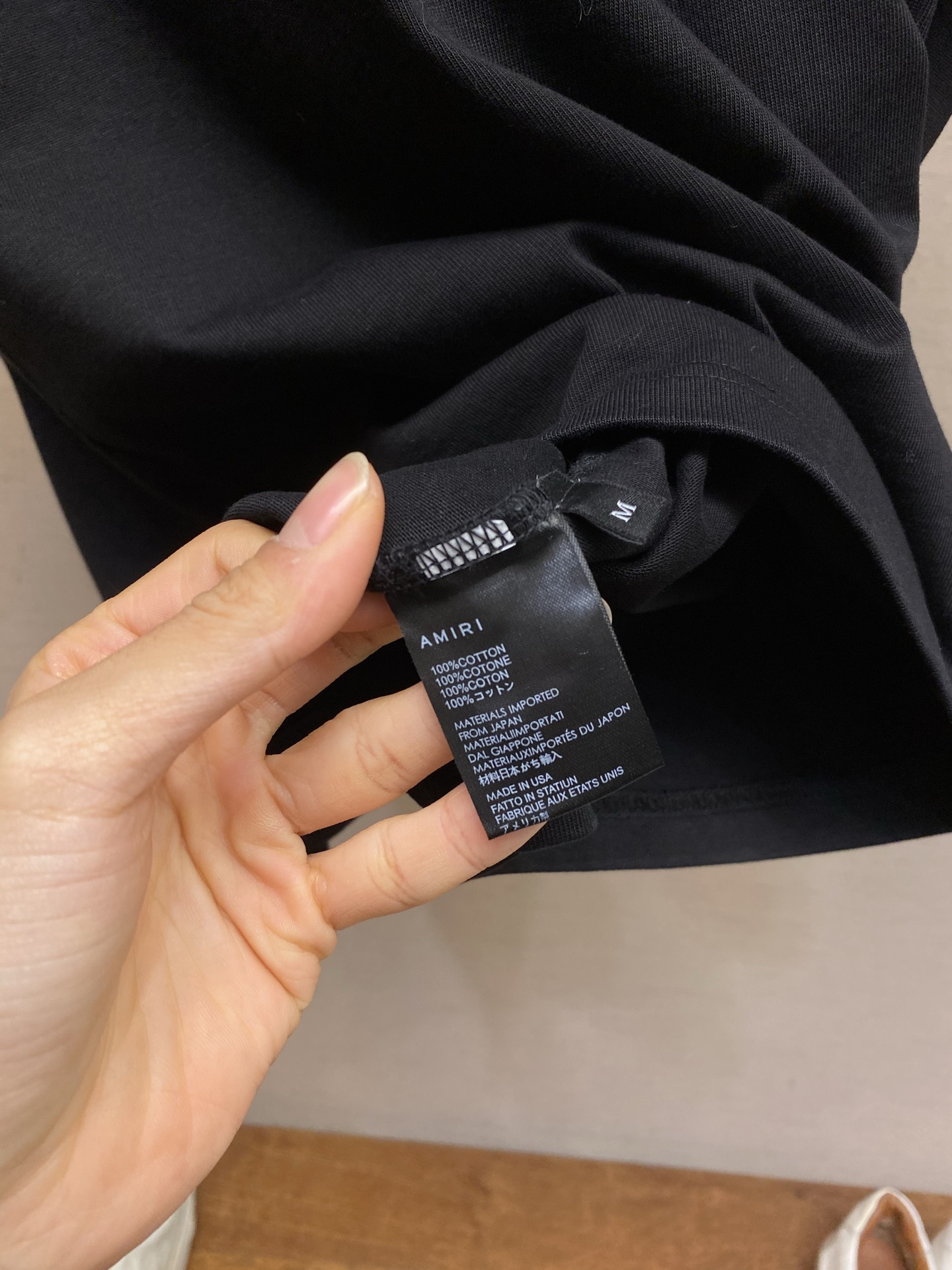 🌟🌟AMIRI 经典刺绣圆领短袖T恤 纯棉材质，穿着舒适透气，夏天必备!胸前字母刺绣 潮流感满满，辨识度