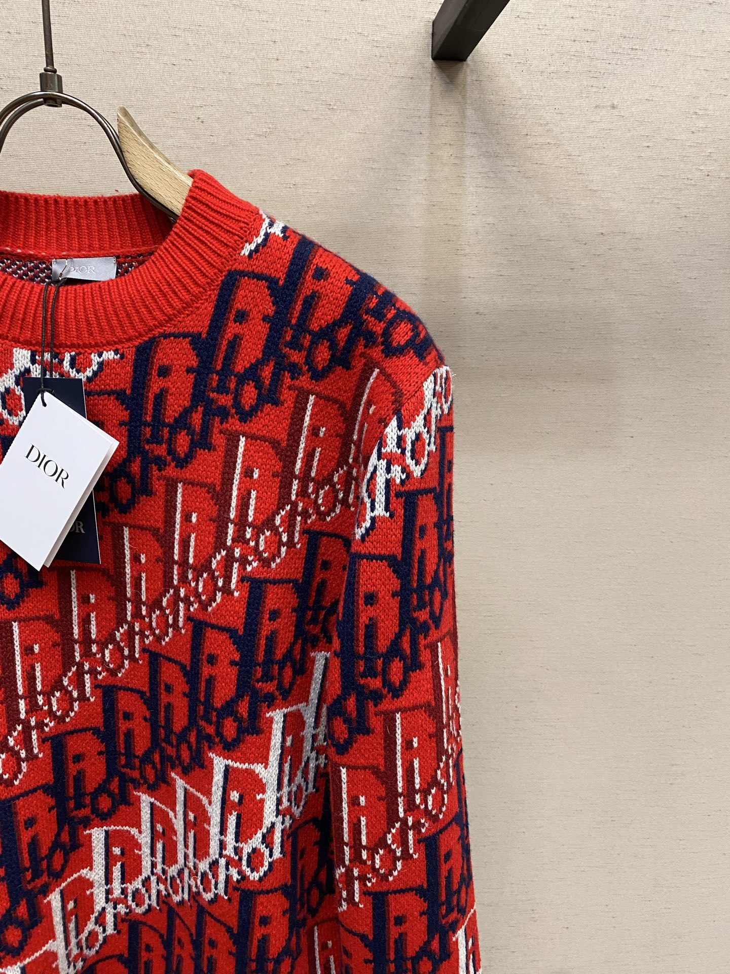 🌟🌟Dior 25fw新款针织衫红色绵羊毛提花面料 Oblique 印花 这款针织衫突显 Dio 经典的