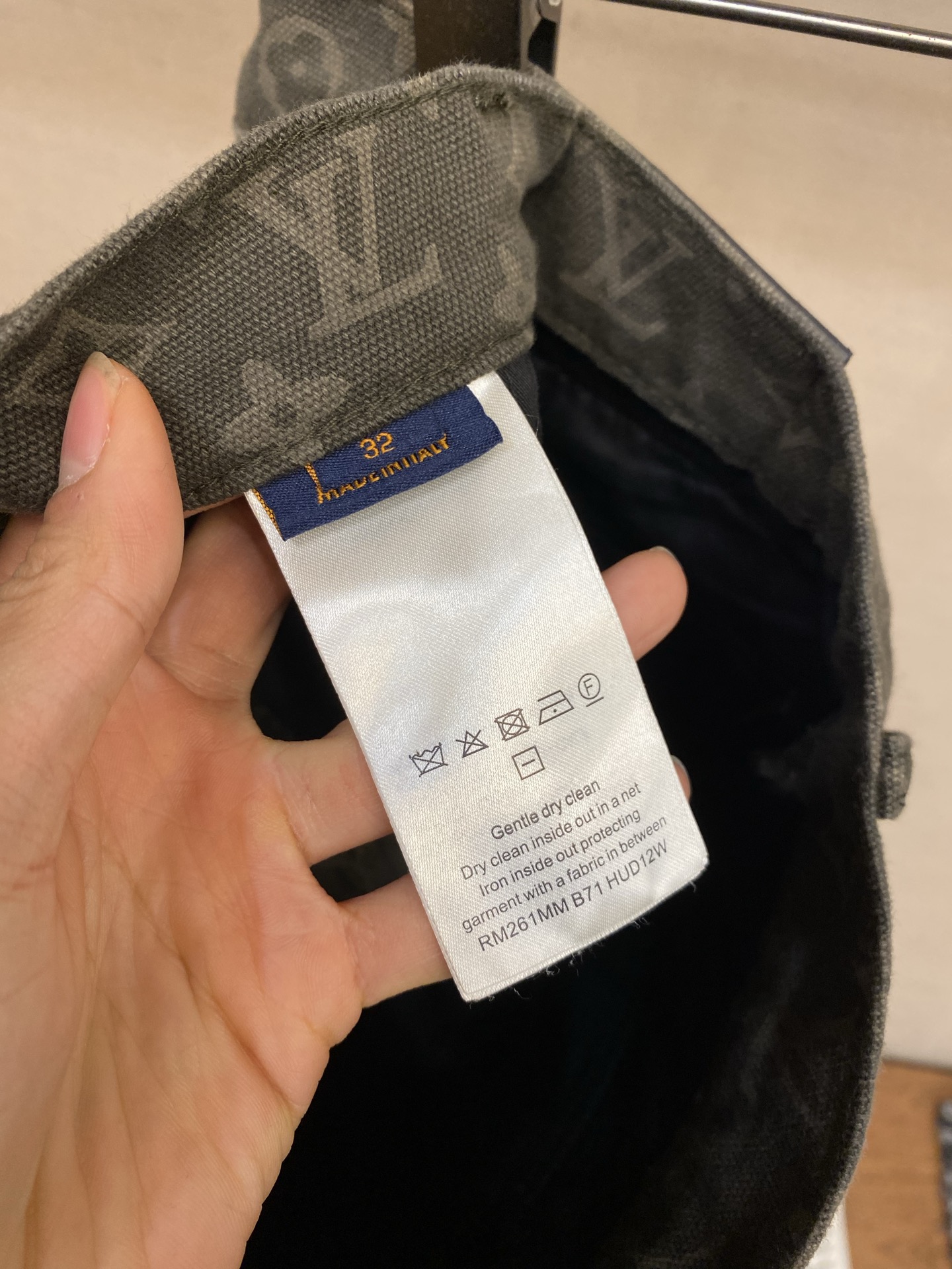 🌟🌟1V 老花阔腿牛仔裤，经典Monogram提花设计， 调低调奢华。高品质牛仔布，耐磨又舒适，宽松直筒