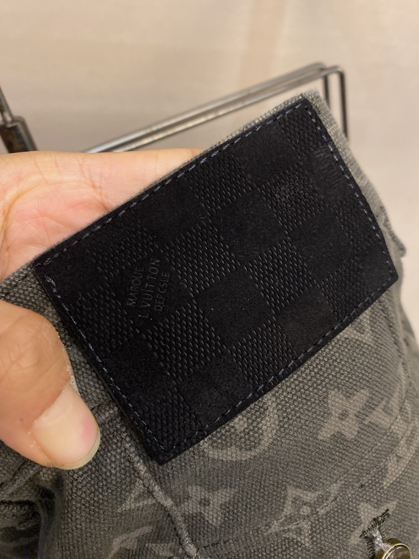 🌟🌟1V 老花阔腿牛仔裤，经典Monogram提花设计， 调低调奢华。高品质牛仔布，耐磨又舒适，宽松直筒