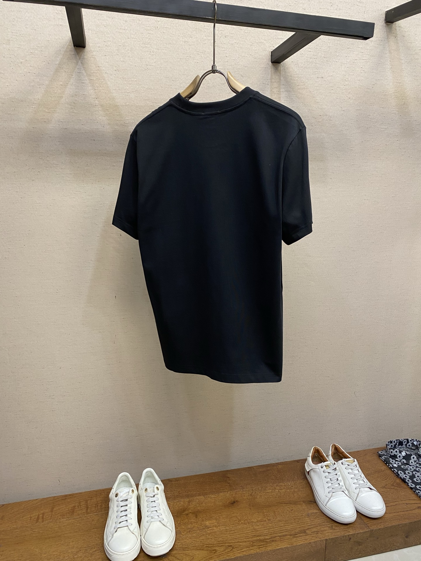 🌟🌟Dior CD刺绣圆领短袖T恤，采用高品质纯棉，柔软透气，夏天穿超舒服!胸前CD