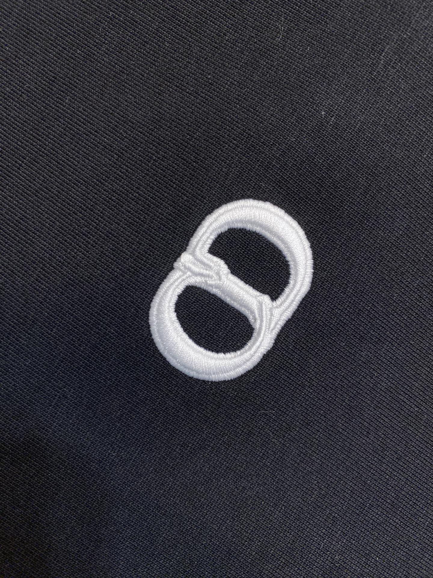 🌟🌟Dior CD刺绣圆领短袖T恤，采用高品质纯棉，柔软透气，夏天穿超舒服!胸前CD