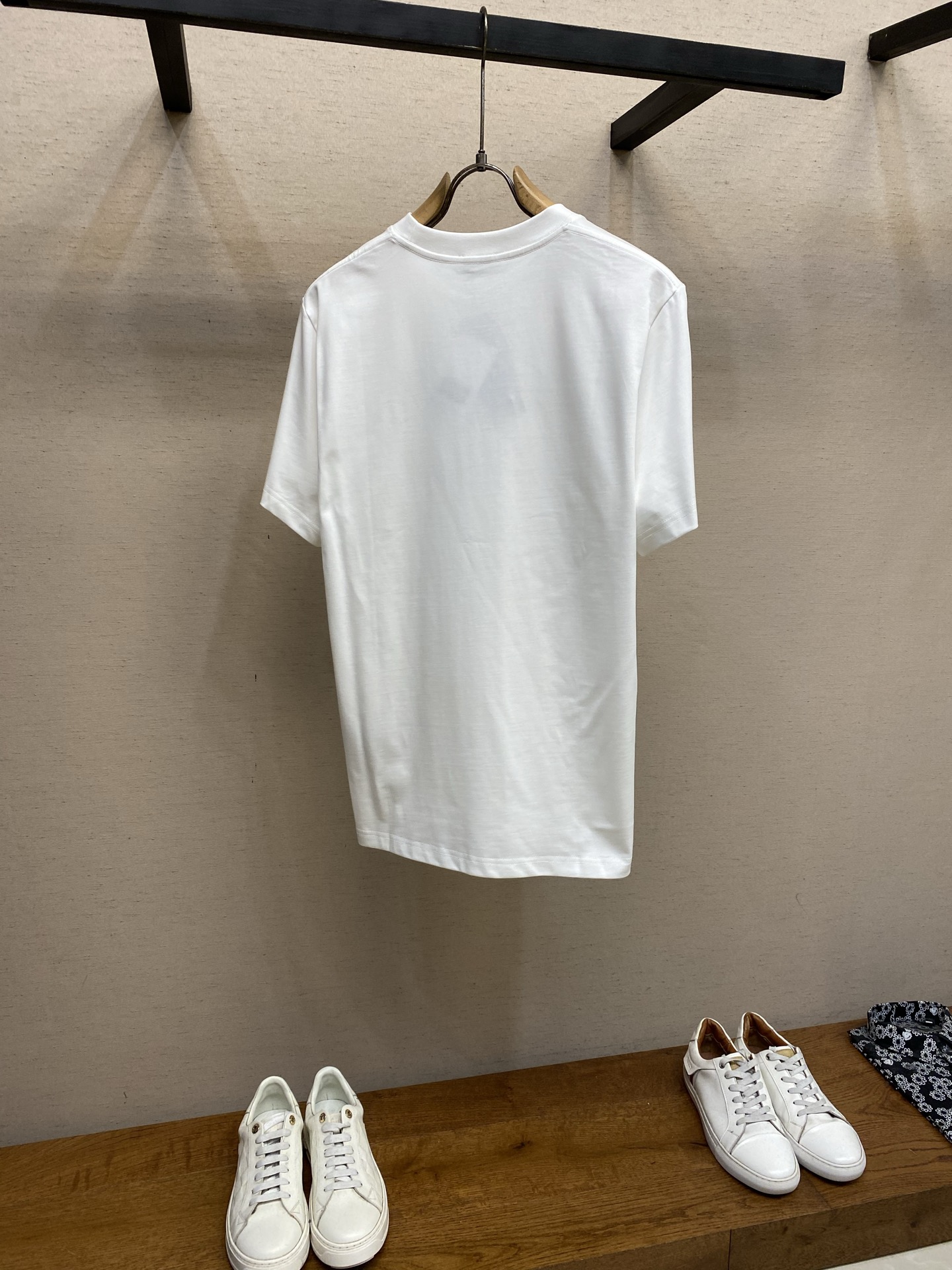 🌟🌟Dior CD刺绣圆领短袖T恤，采用高品质纯棉，柔软透气，夏天穿超舒服!胸前CD