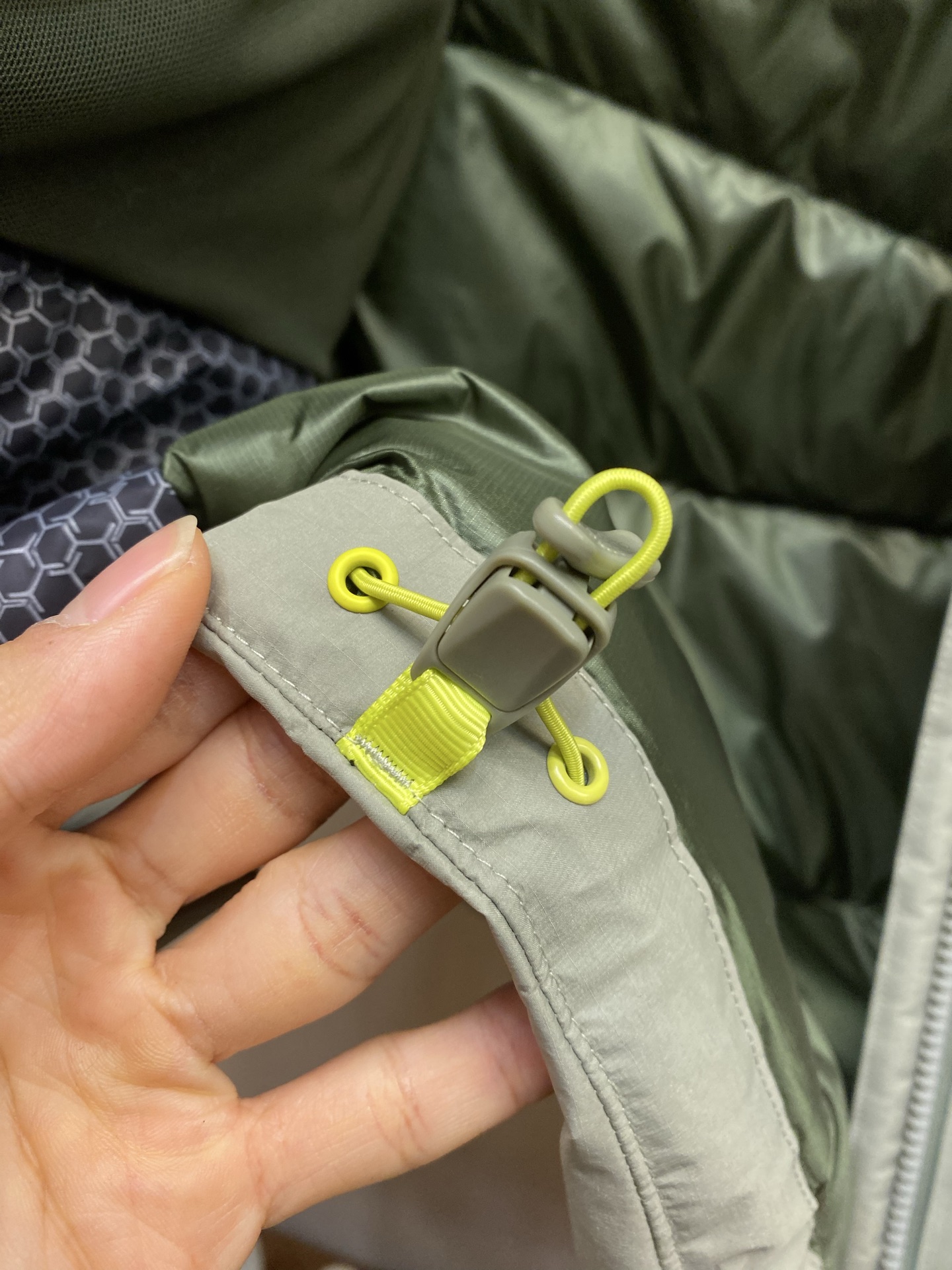 🌟🌟 凯乐石BM4S LT硬壳羽绒冲锋衣凯乐石BM45 LT硬壳冲锋衣专为滑雪和户外设计，采用FILTE