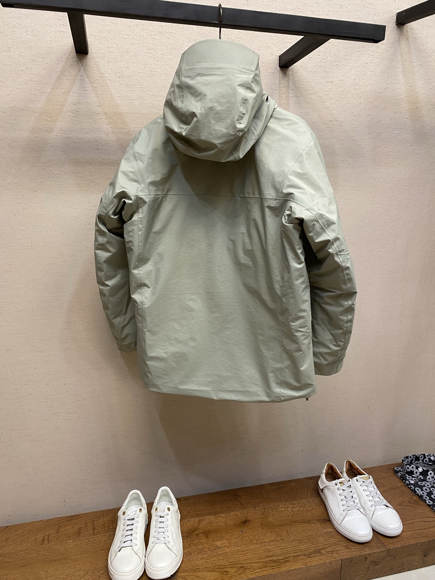 🌟🌟 凯乐石BM4S LT硬壳羽绒冲锋衣凯乐石BM45 LT硬壳冲锋衣专为滑雪和户外设计，采用FILTE