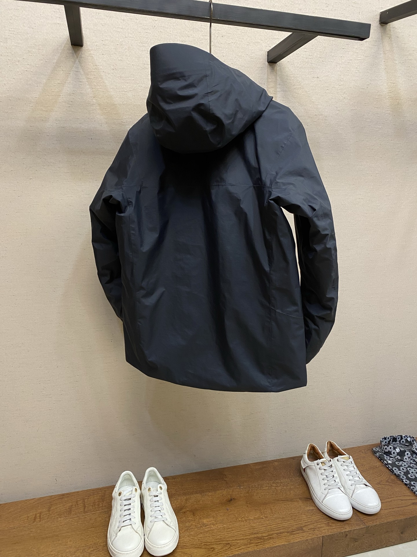 🌟🌟 凯乐石BM4S LT硬壳羽绒冲锋衣凯乐石BM45 LT硬壳冲锋衣专为滑雪和户外设计，采用FILTE