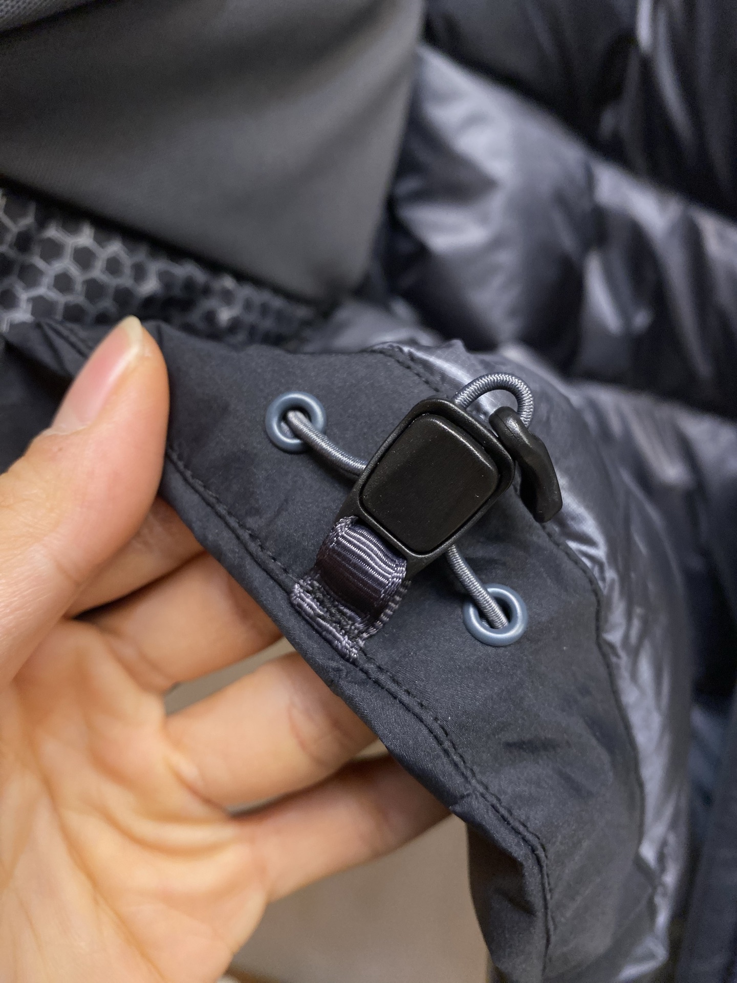 🌟🌟 凯乐石BM4S LT硬壳羽绒冲锋衣凯乐石BM45 LT硬壳冲锋衣专为滑雪和户外设计，采用FILTE