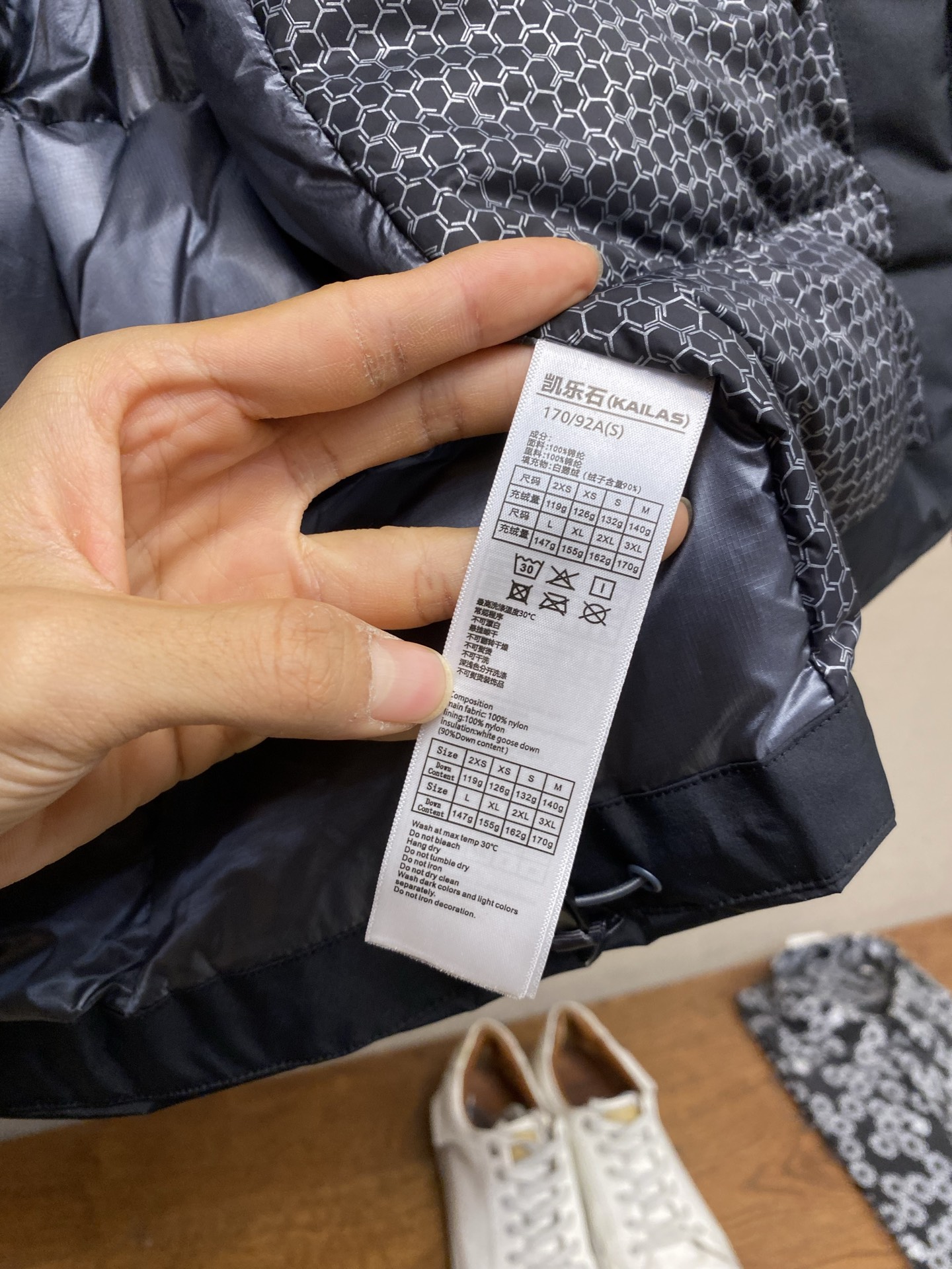 🌟🌟 凯乐石BM4S LT硬壳羽绒冲锋衣凯乐石BM45 LT硬壳冲锋衣专为滑雪和户外设计，采用FILTE