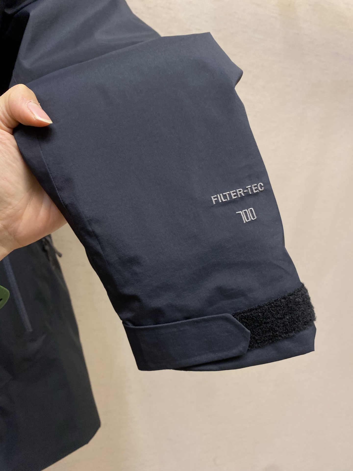 🌟🌟 凯乐石BM4S LT硬壳羽绒冲锋衣凯乐石BM45 LT硬壳冲锋衣专为滑雪和户外设计，采用FILTE