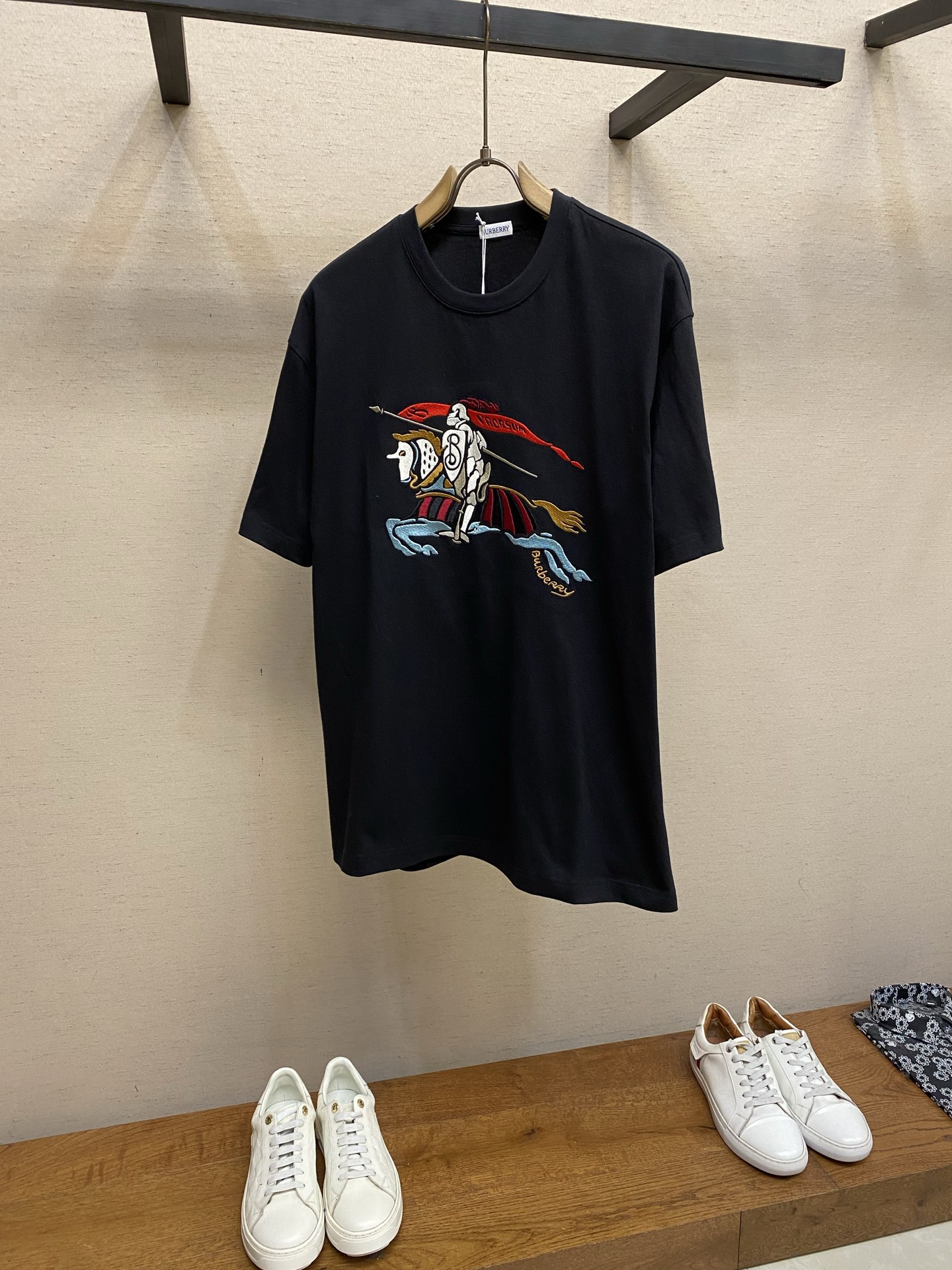 버버리 로고 자수 코튼 반팔 티셔츠 남녀공용 1453 Burberry T Shirt