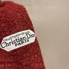 🌟🌟Dior CD组毛绒线圆领针织套头毛衣 小迪很经典的刺绣字母袖口贴标,高级感套头衫。整件衣服上手略为厚重,着身服帖舒 🌟🌟Dior CD组毛绒线圆领针织套头毛衣 小迪很经典的刺绣字母袖口贴标,高级感套头衫。整件衣服上手略为厚重,着身服帖舒